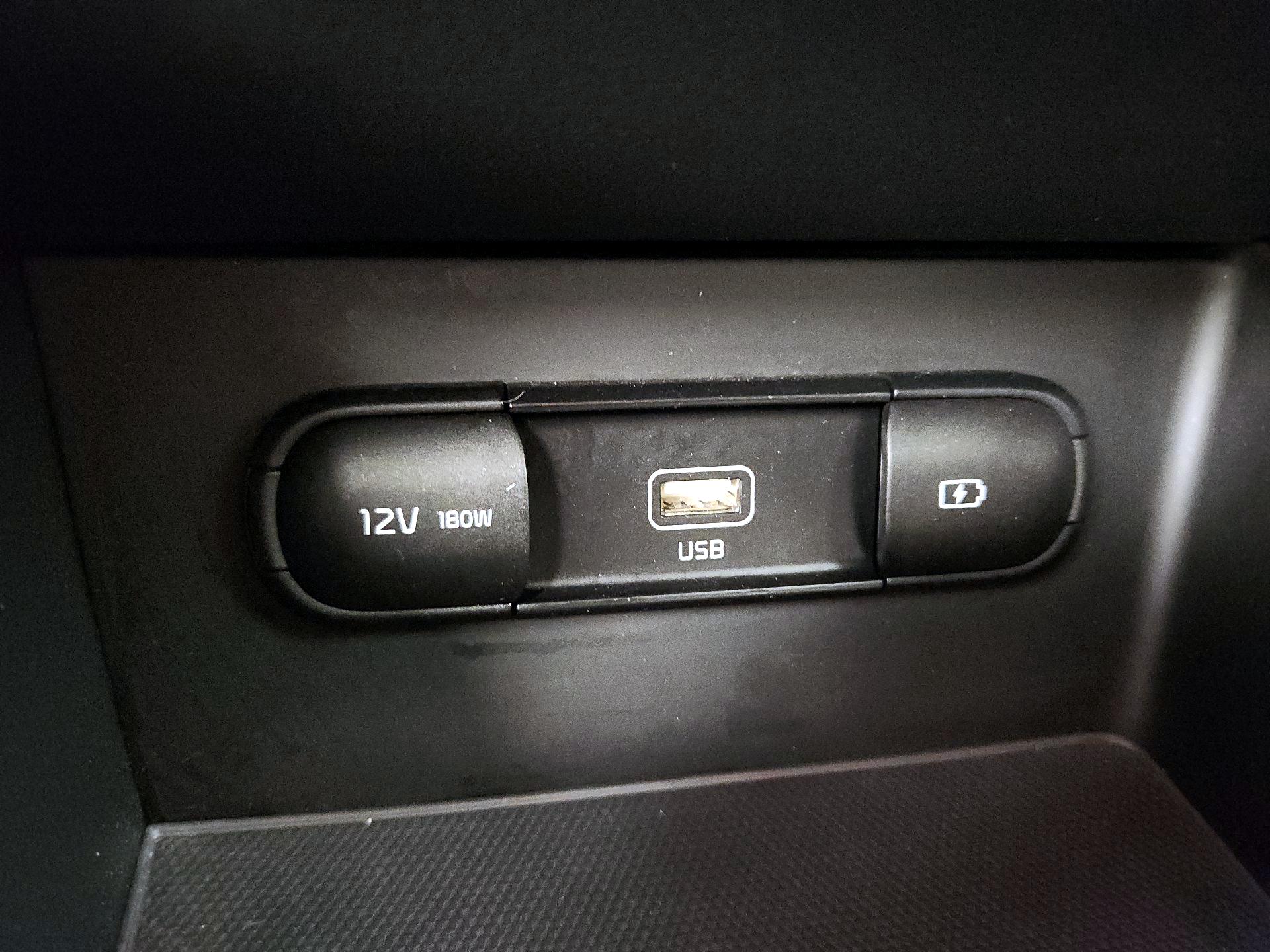 Thumbnail: 2022 Kia Niro - 18