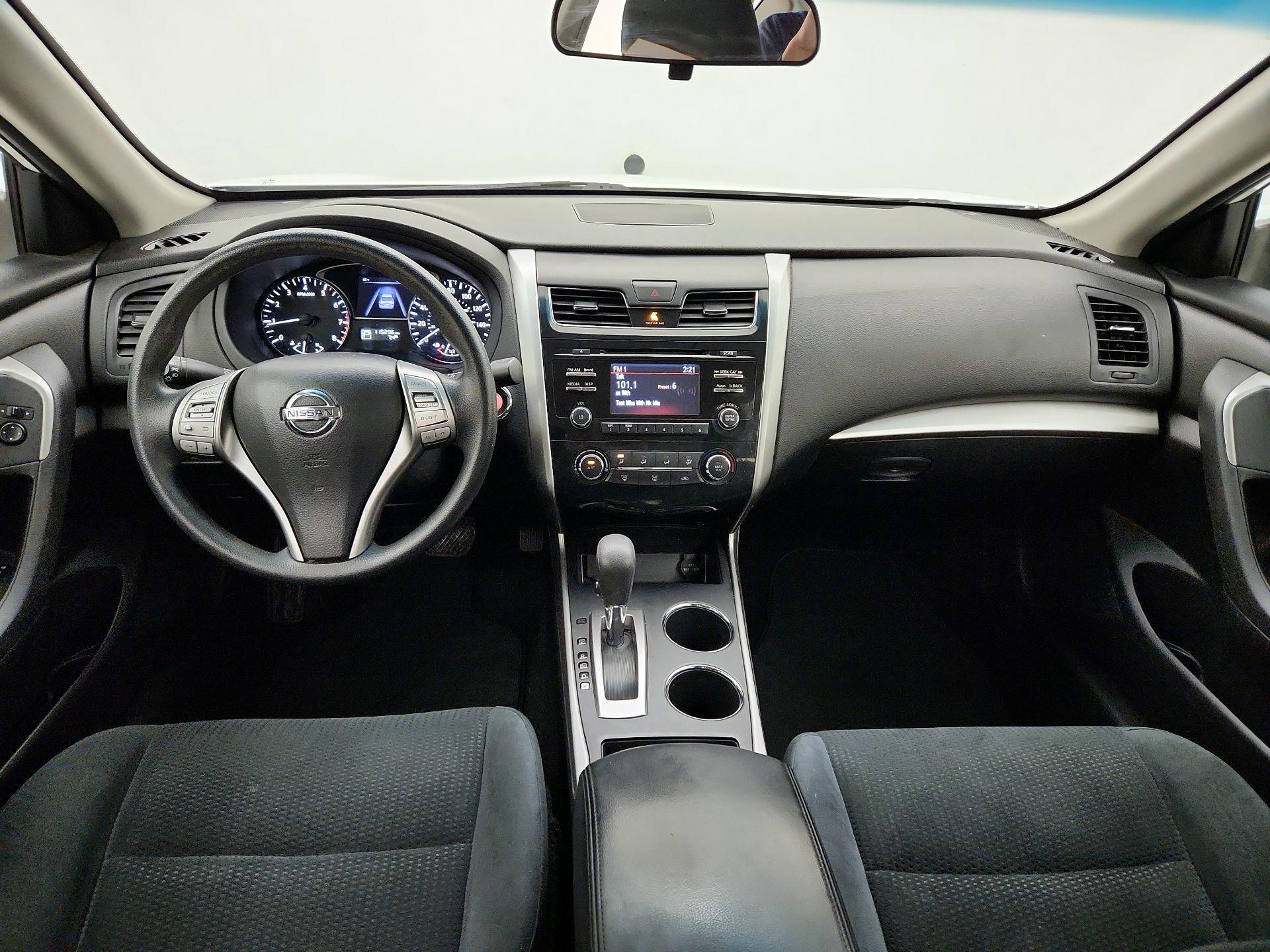 Thumbnail: 2015 Nissan Altima - 9