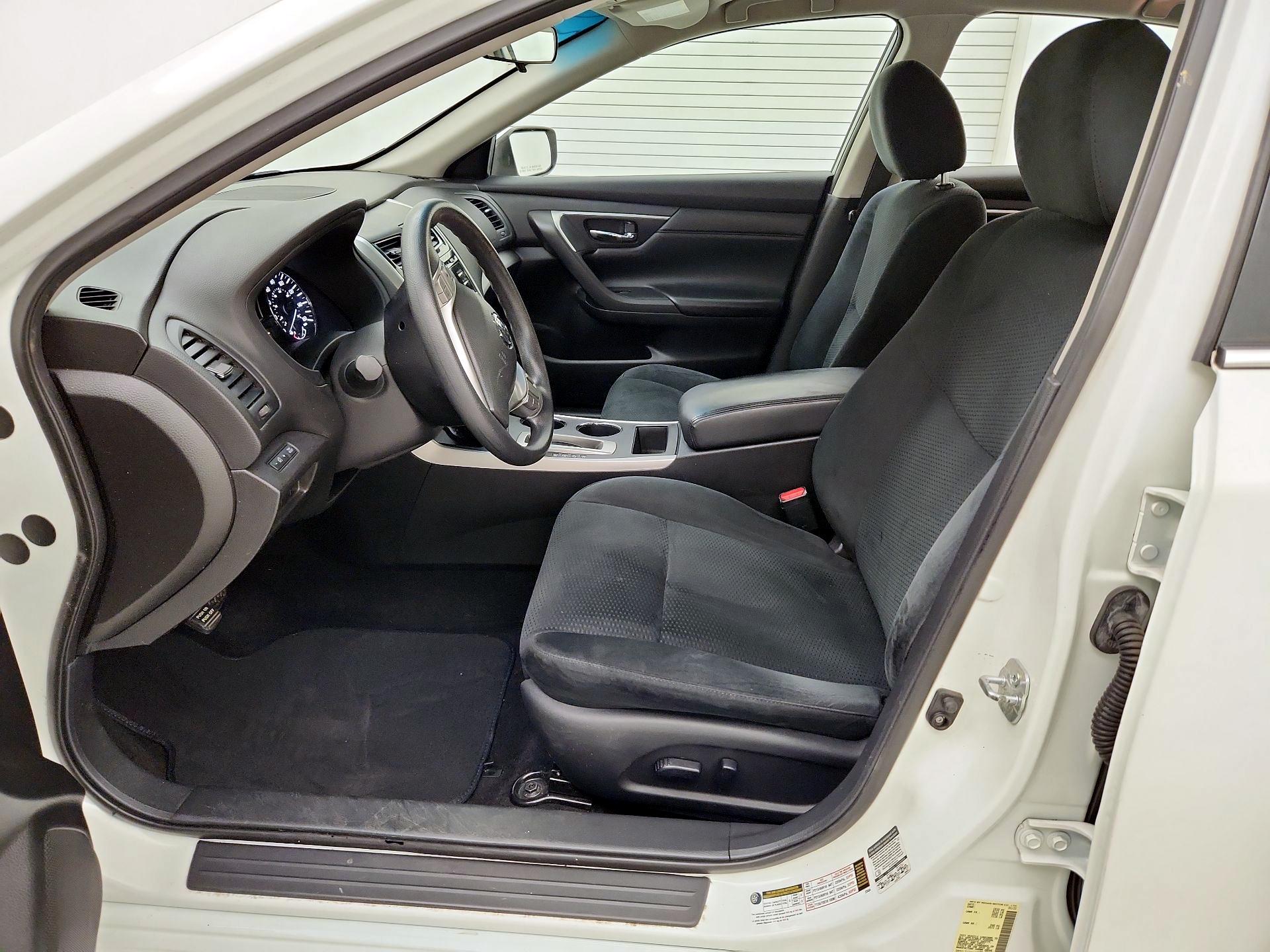 Thumbnail: 2015 Nissan Altima - 11