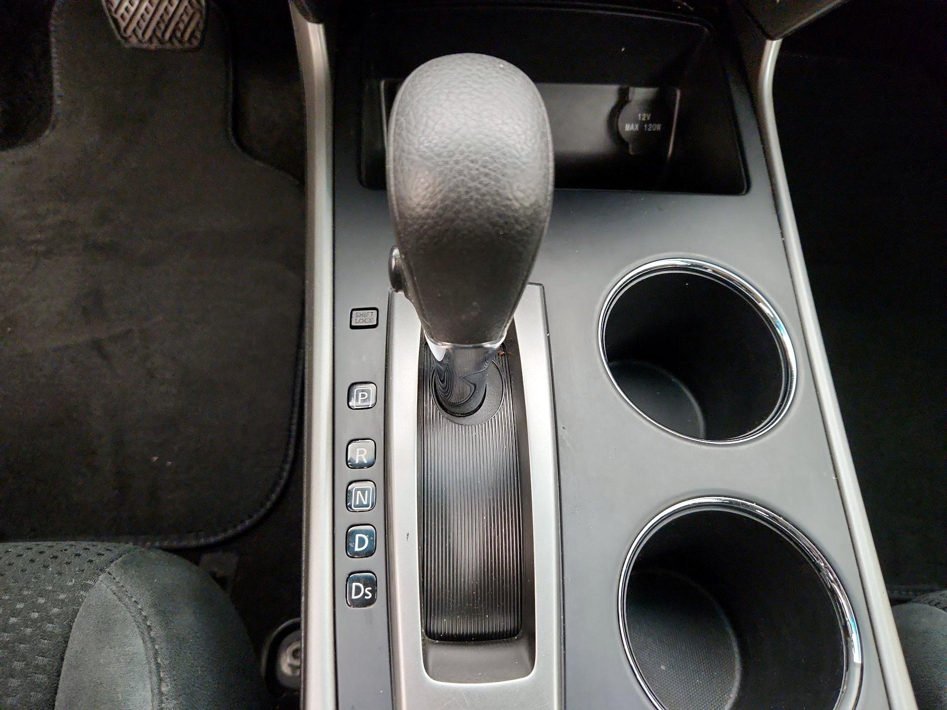 Thumbnail: 2015 Nissan Altima - 17
