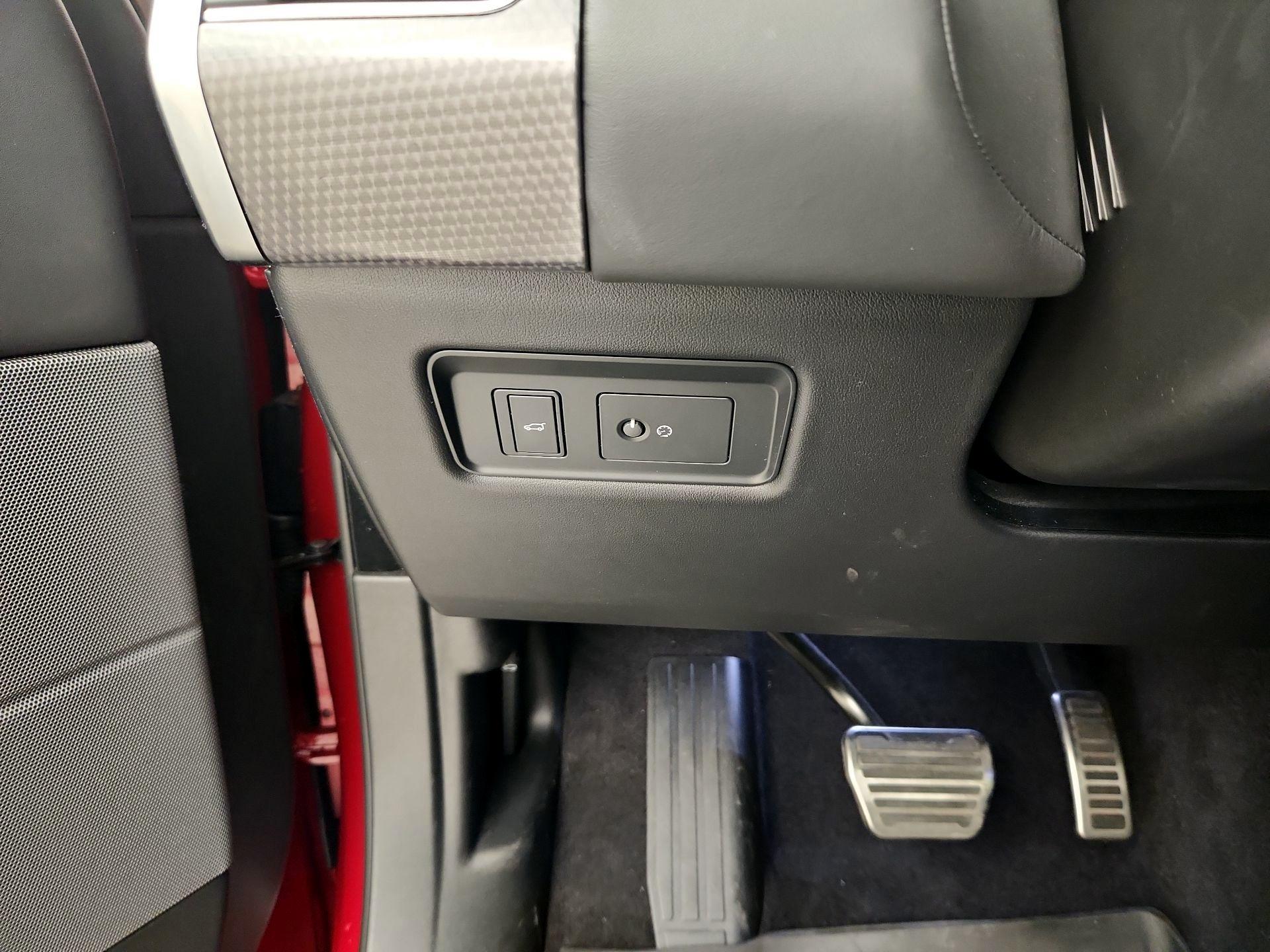 Thumbnail: 2020 Land Rover Range Rover Sport - 13