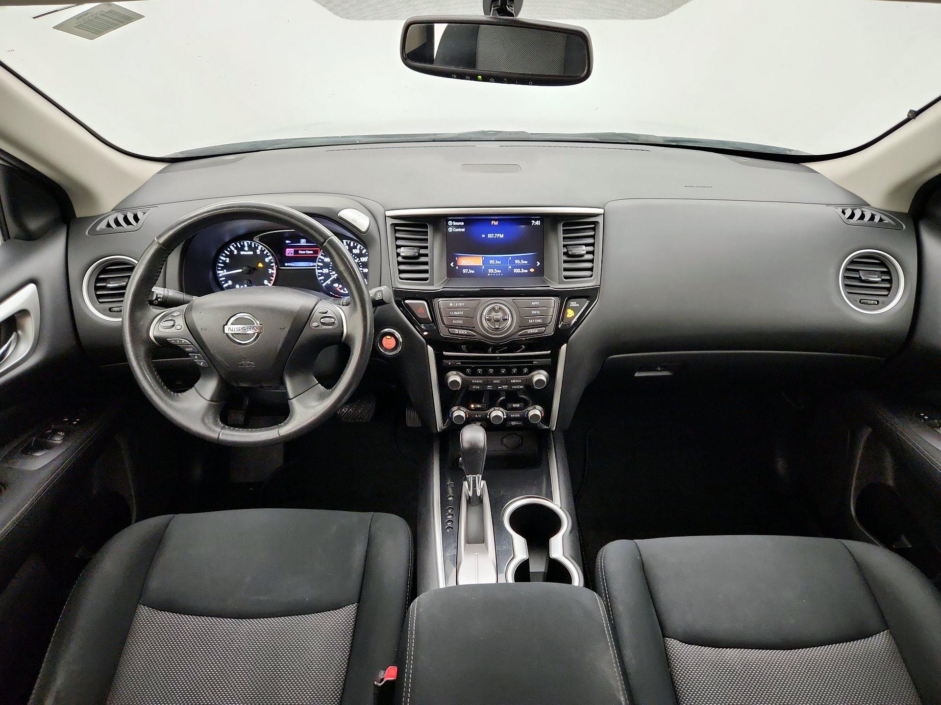 Thumbnail: 2017 Nissan Pathfinder - 9