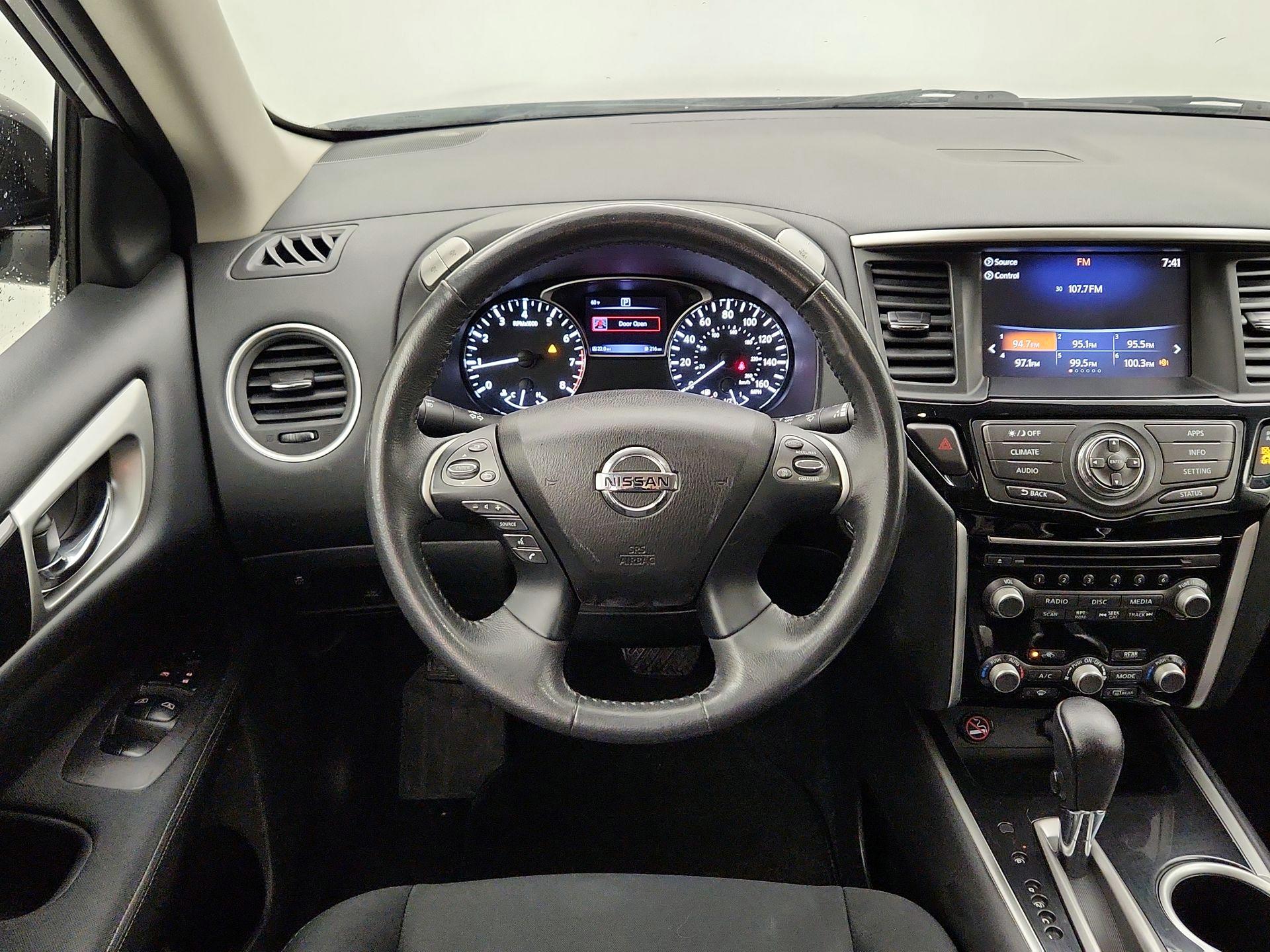 Thumbnail: 2017 Nissan Pathfinder - 10