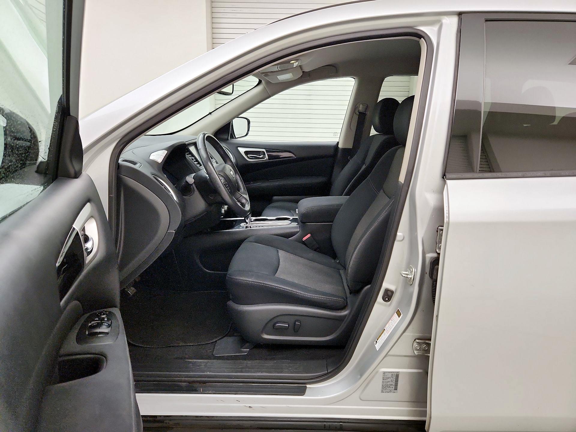 Thumbnail: 2017 Nissan Pathfinder - 11