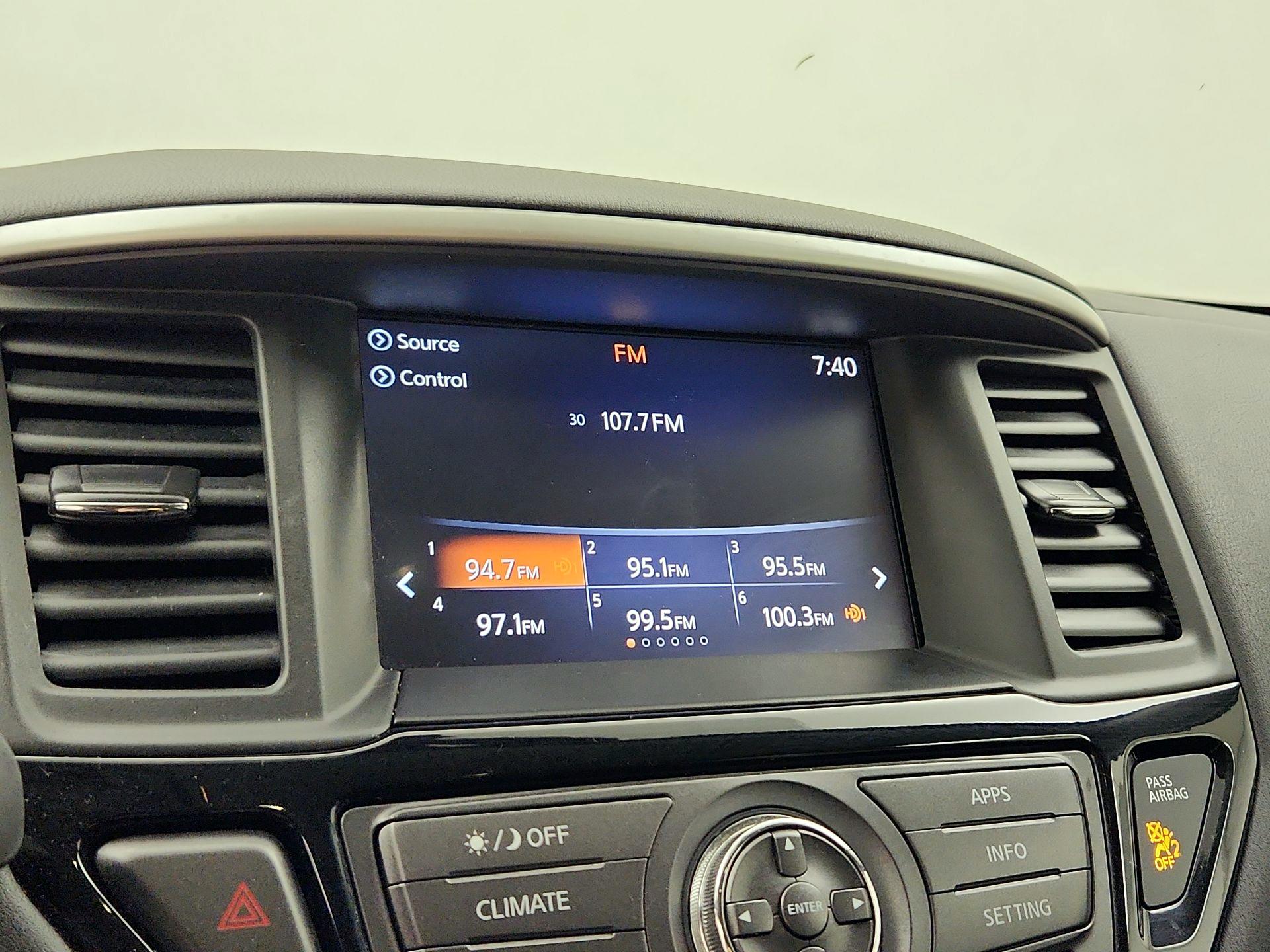 Thumbnail: 2017 Nissan Pathfinder - 15
