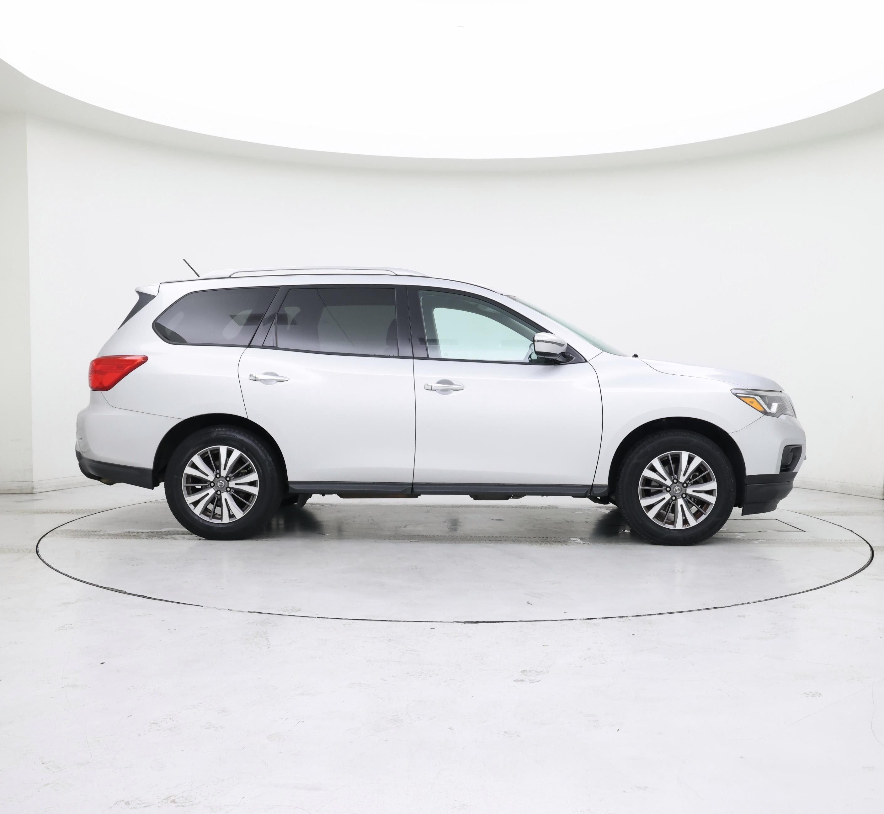 Thumbnail: 2017 Nissan Pathfinder - 7