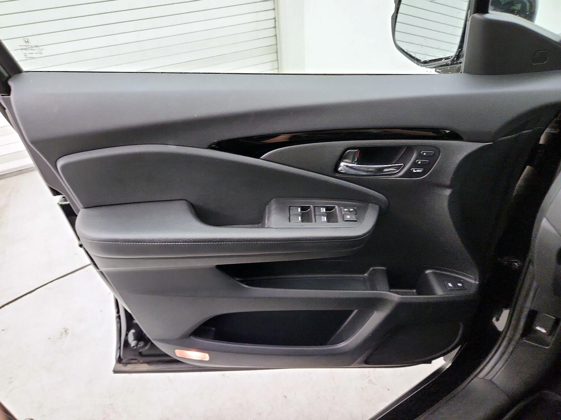Thumbnail: 2020 Honda Pilot - 12