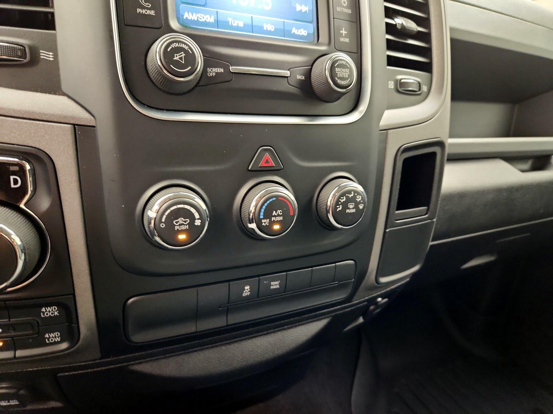Thumbnail: 2019 RAM 1500 Classic - 16