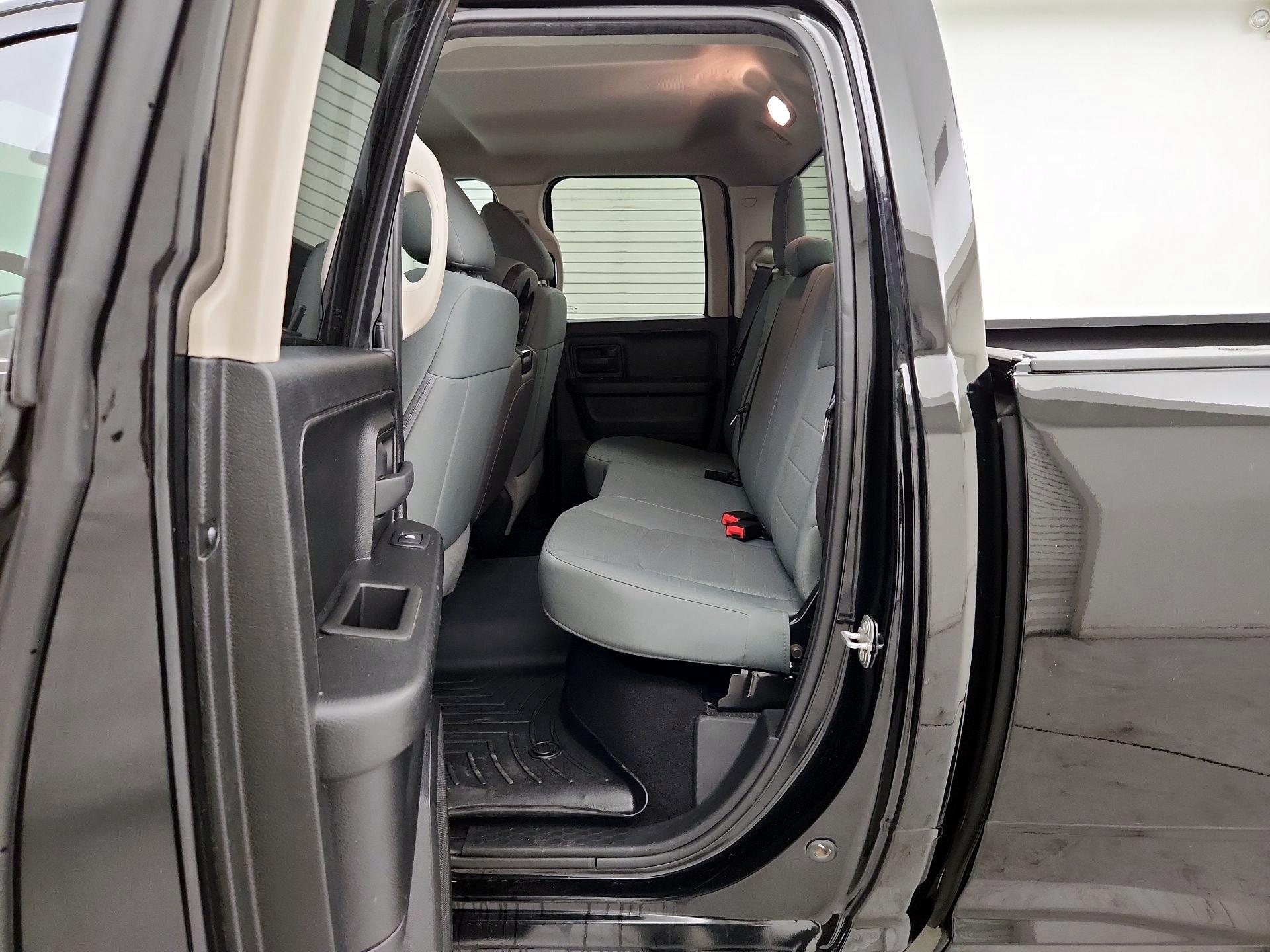Thumbnail: 2019 RAM 1500 Classic - 19