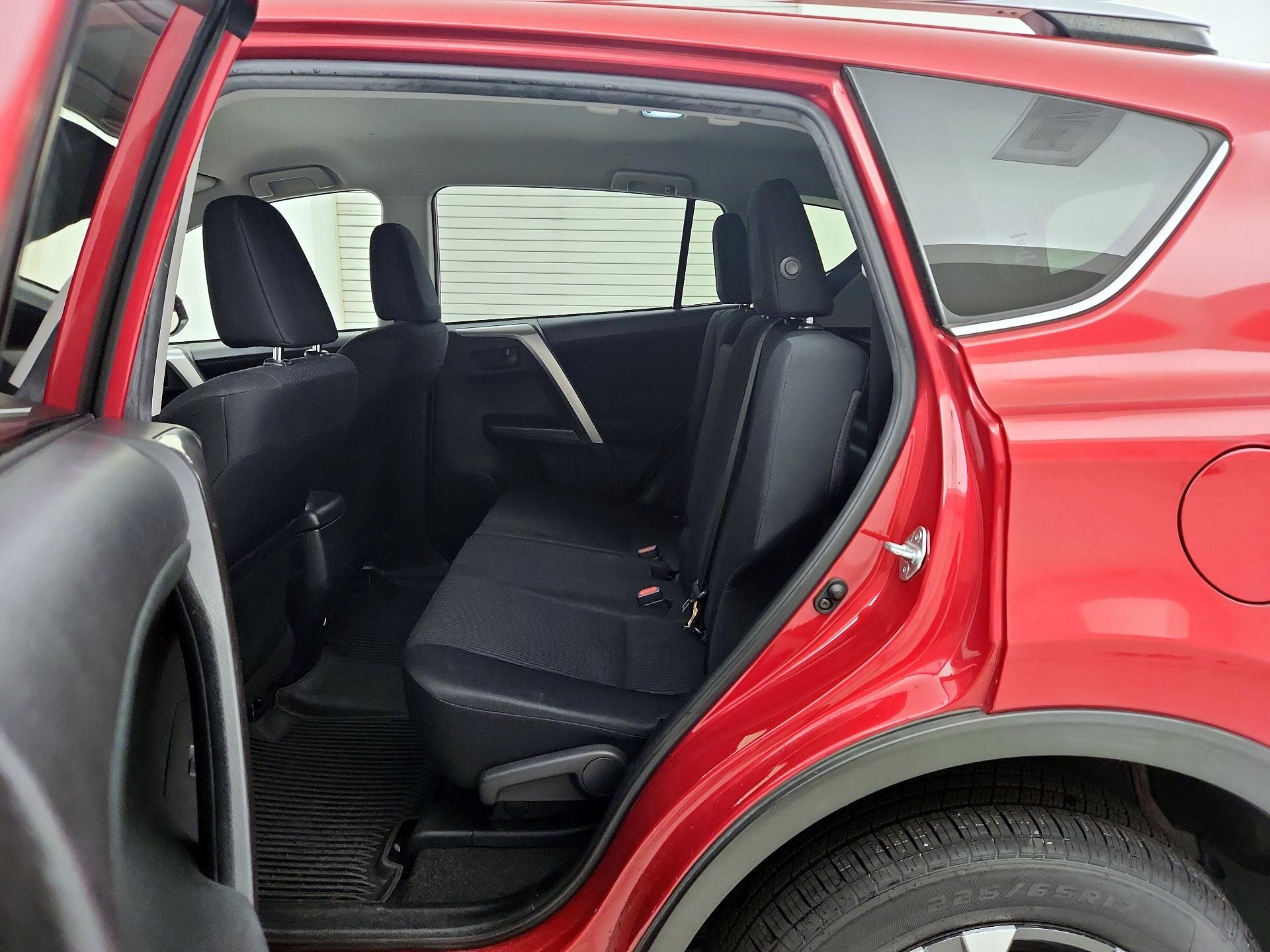 Thumbnail: 2017 Toyota RAV4 - 20