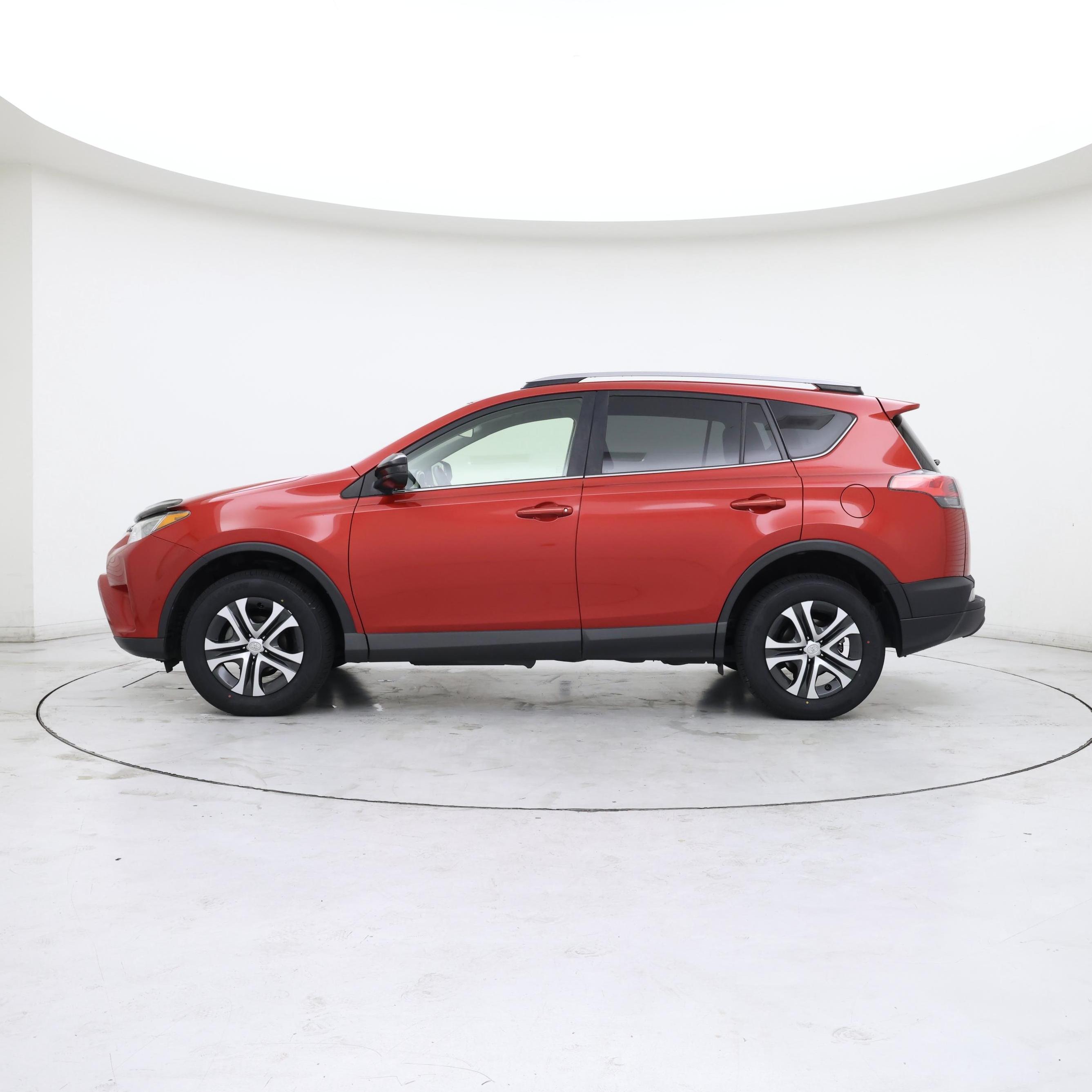 Thumbnail: 2017 Toyota RAV4 - 3