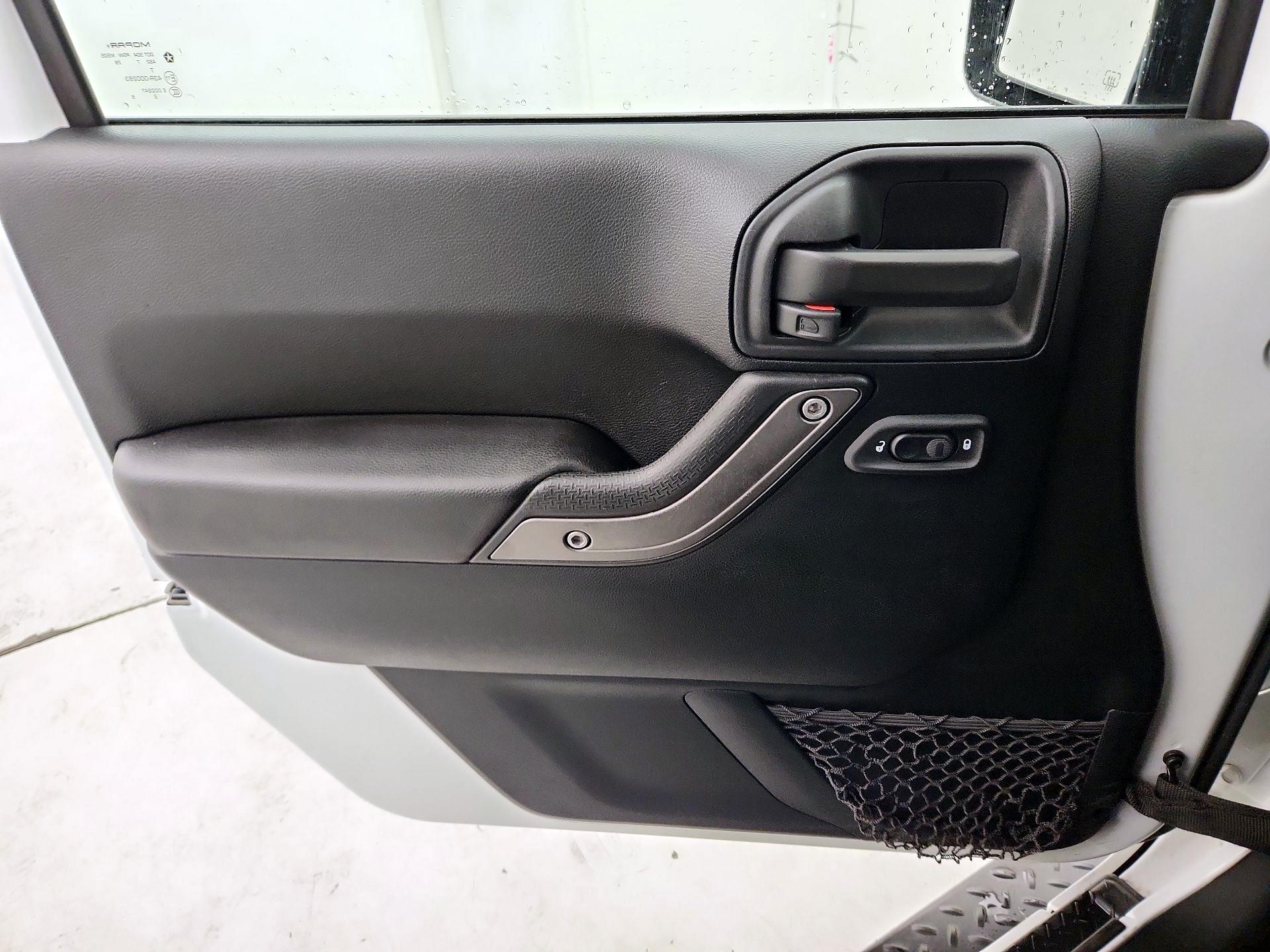 Thumbnail: 2018 Jeep Wrangler - 12