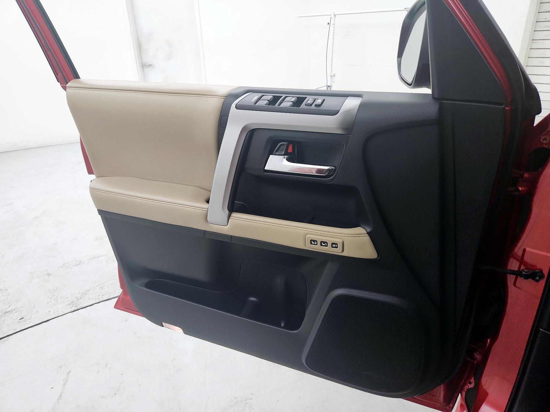 Thumbnail: 2015 Toyota 4Runner - 12