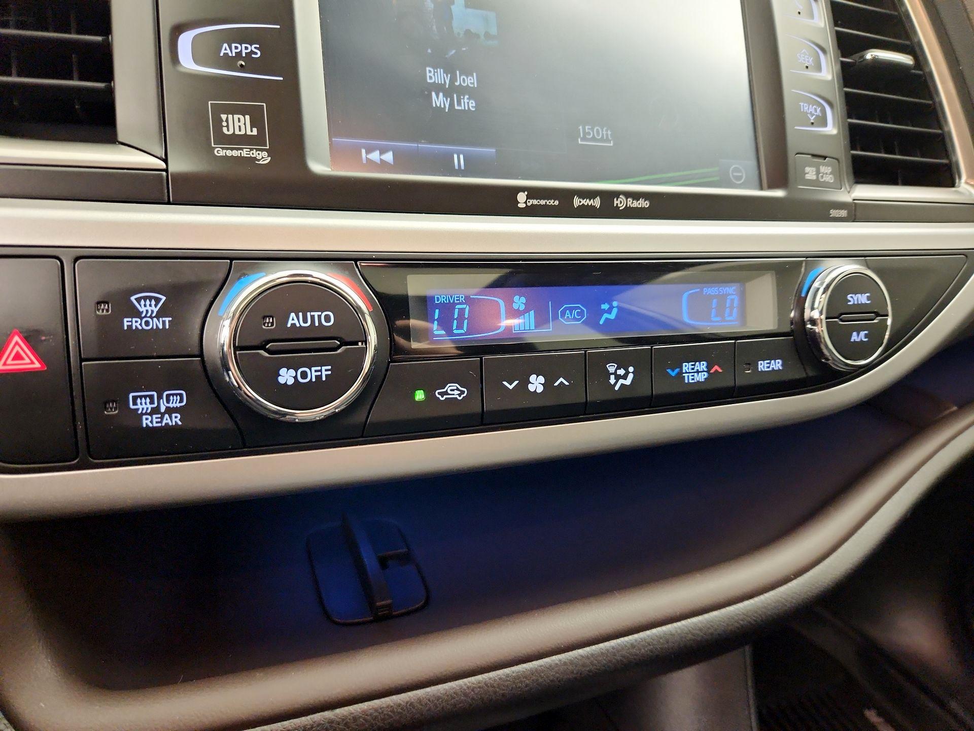 Thumbnail: 2019 Toyota Highlander - 17