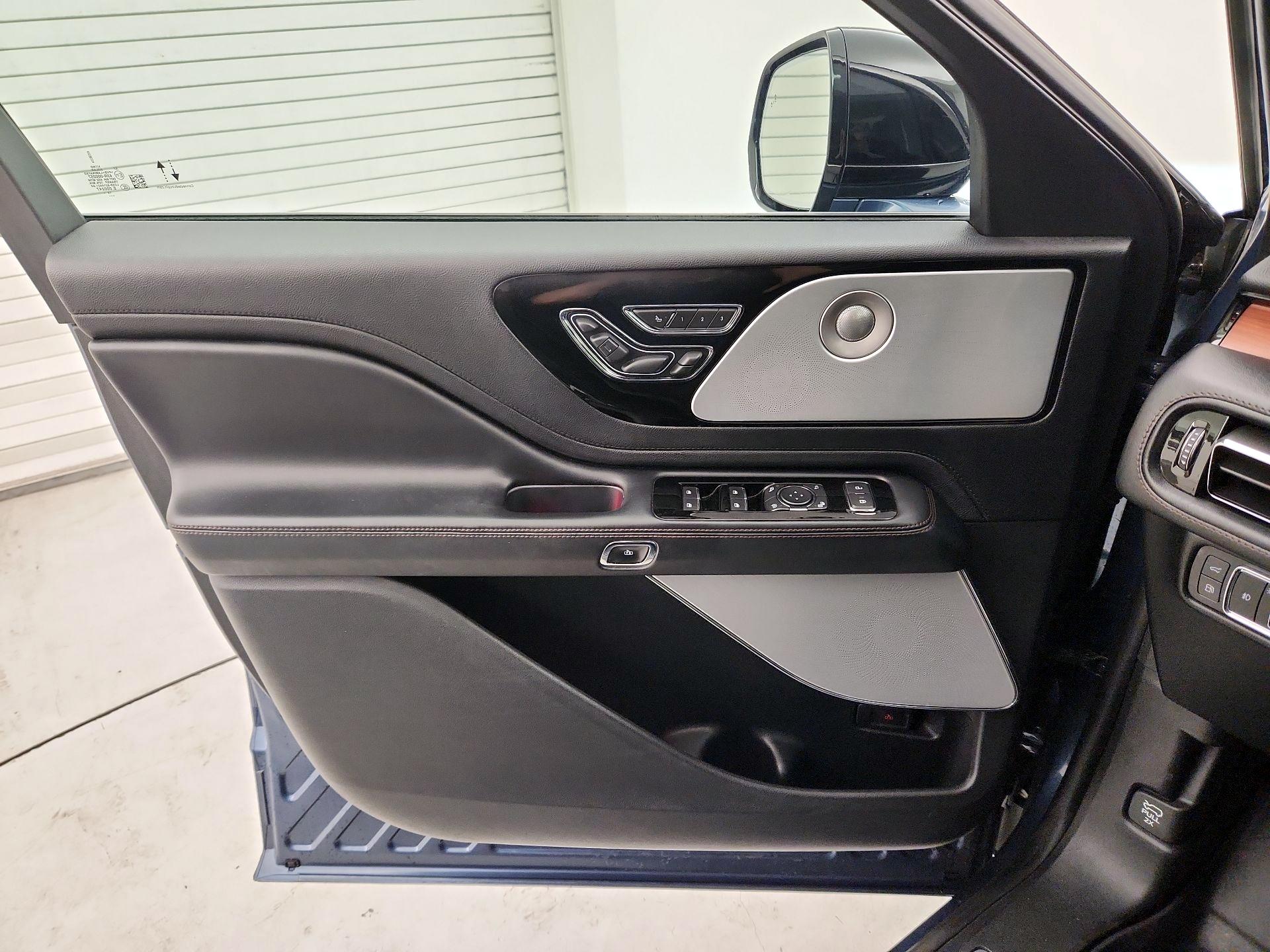 Thumbnail: 2020 Lincoln Aviator - 12