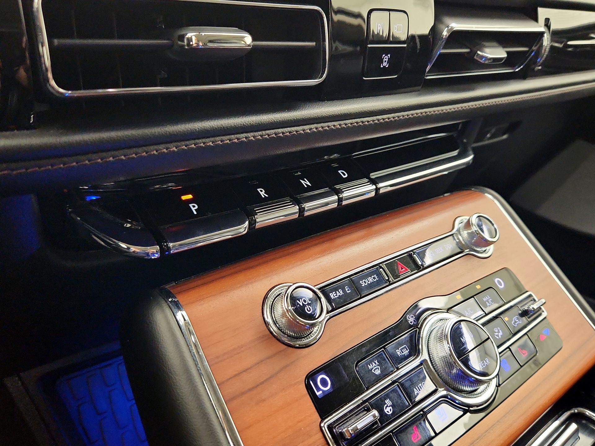 Thumbnail: 2020 Lincoln Aviator - 18