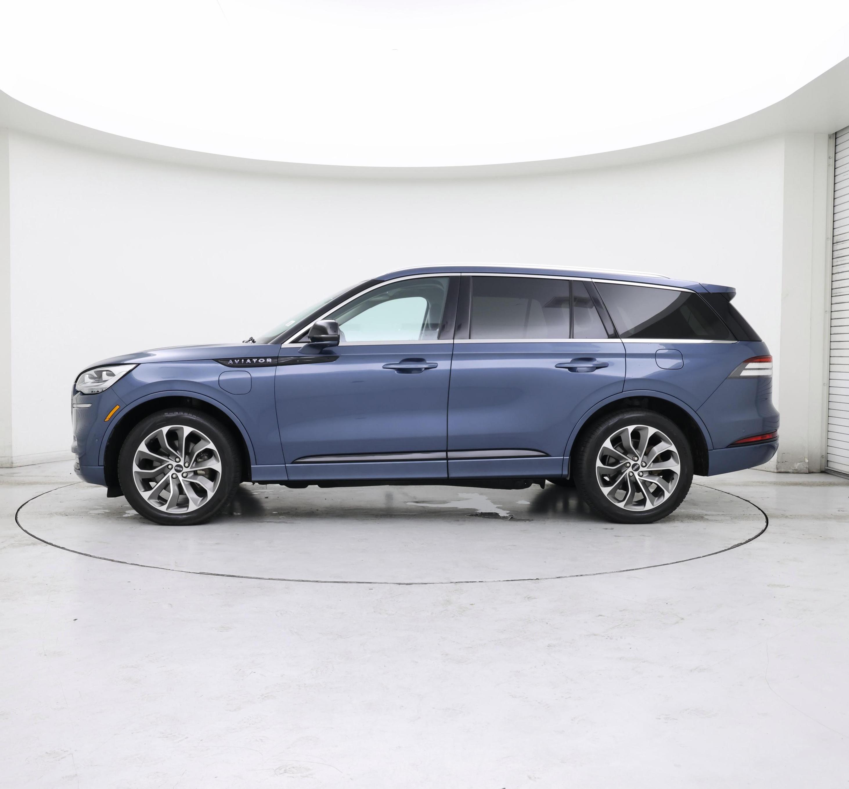 Thumbnail: 2020 Lincoln Aviator - 3