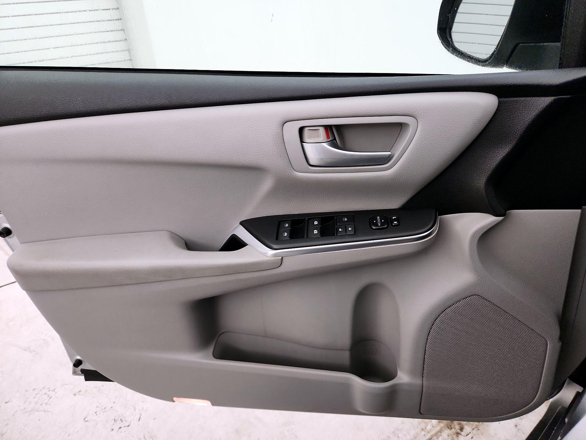 Thumbnail: 2015 Toyota Camry - 12