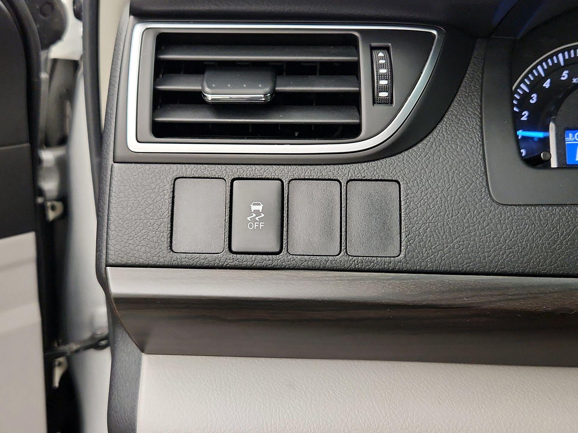 Thumbnail: 2015 Toyota Camry - 13