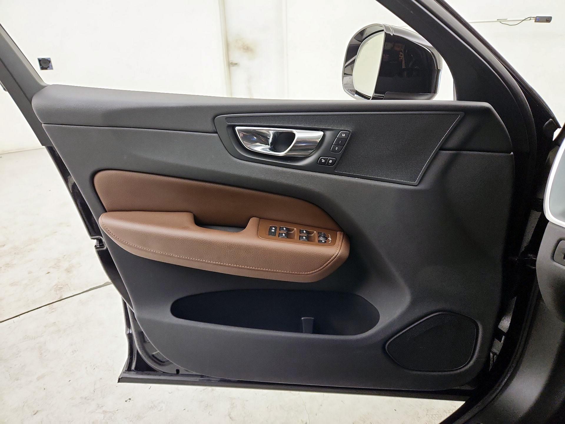 Thumbnail: 2019 Volvo XC60 - 12