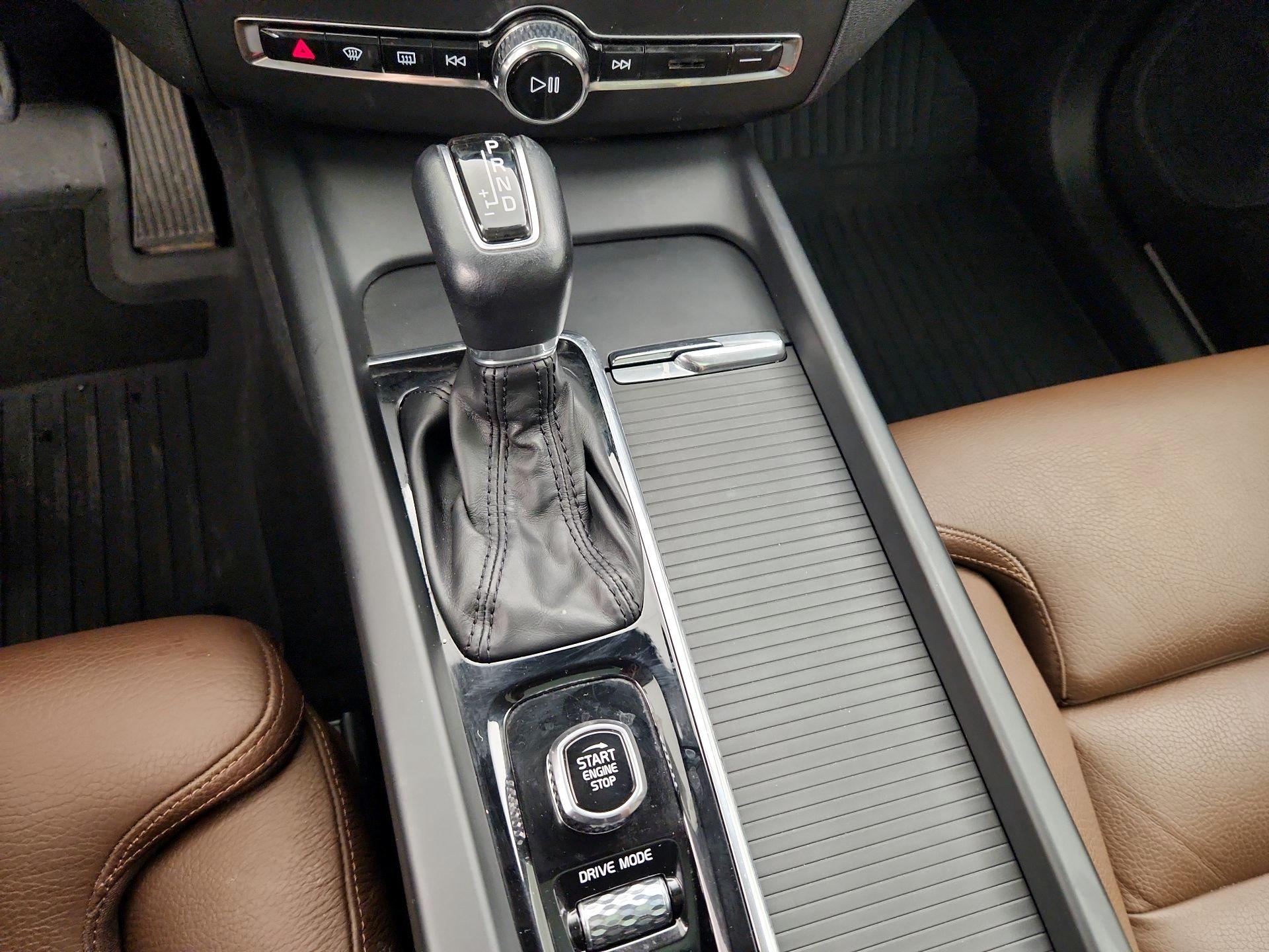 Thumbnail: 2019 Volvo XC60 - 18