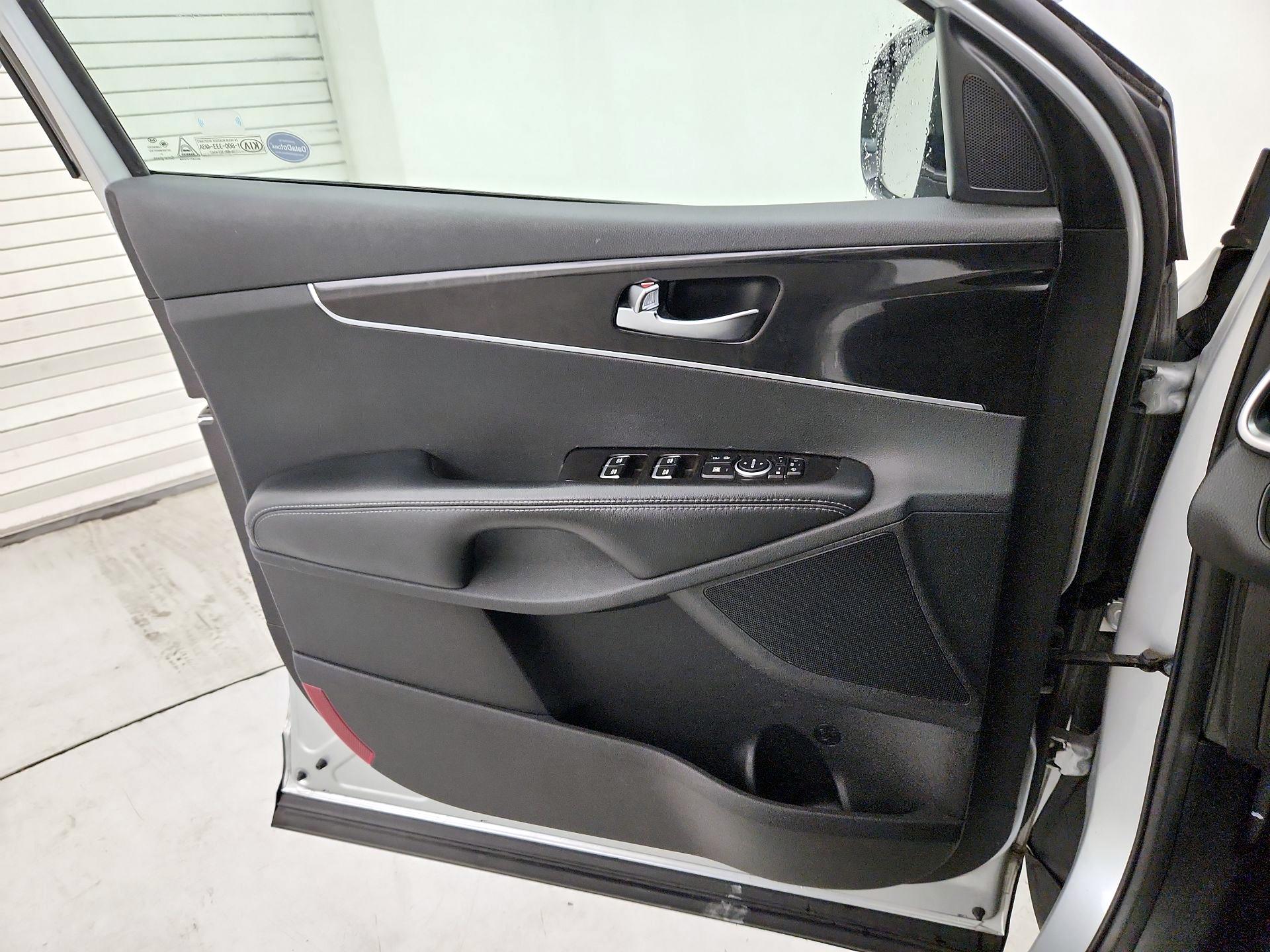 Thumbnail: 2016 Kia Sorento - 12