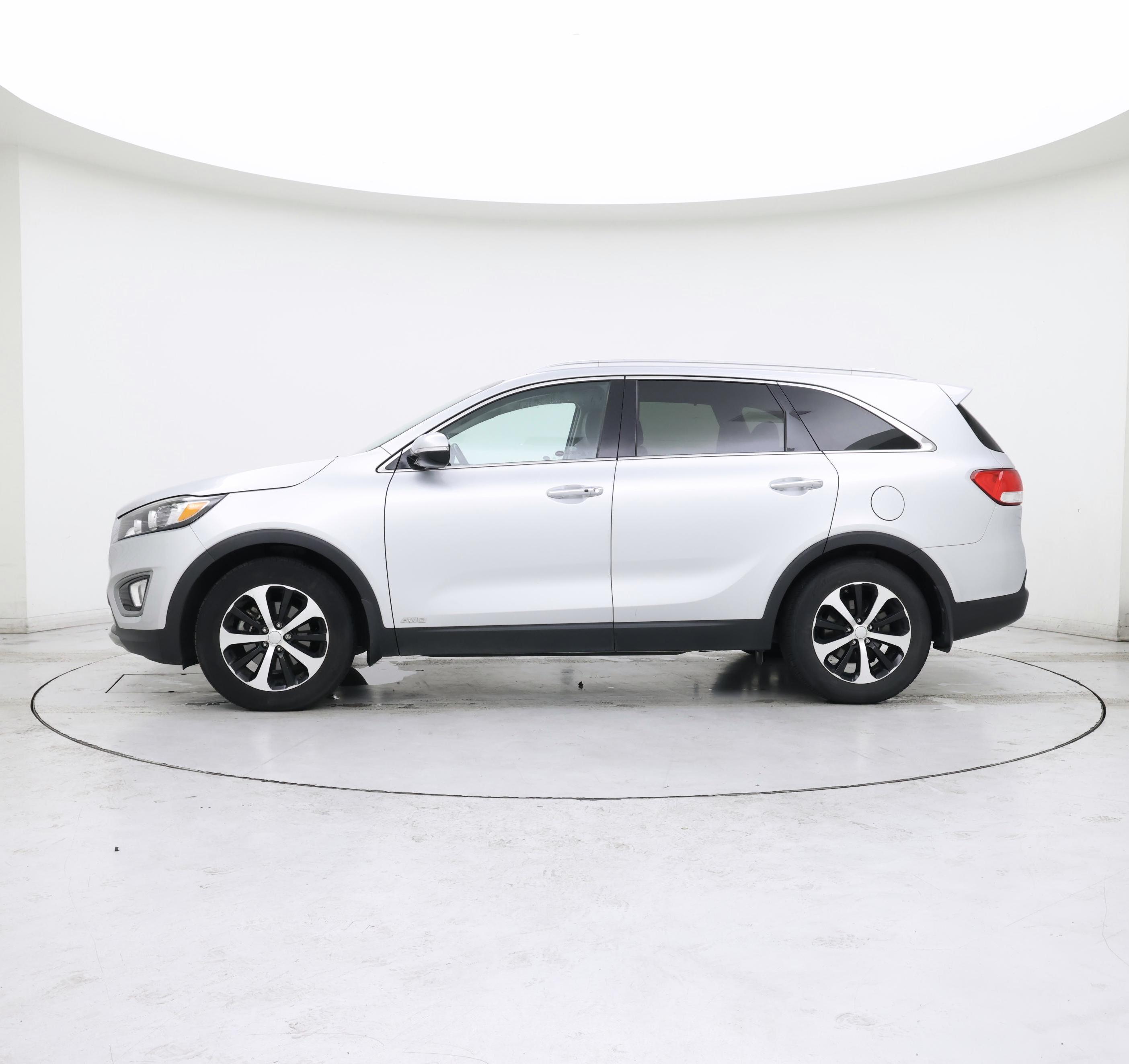 Thumbnail: 2016 Kia Sorento - 3