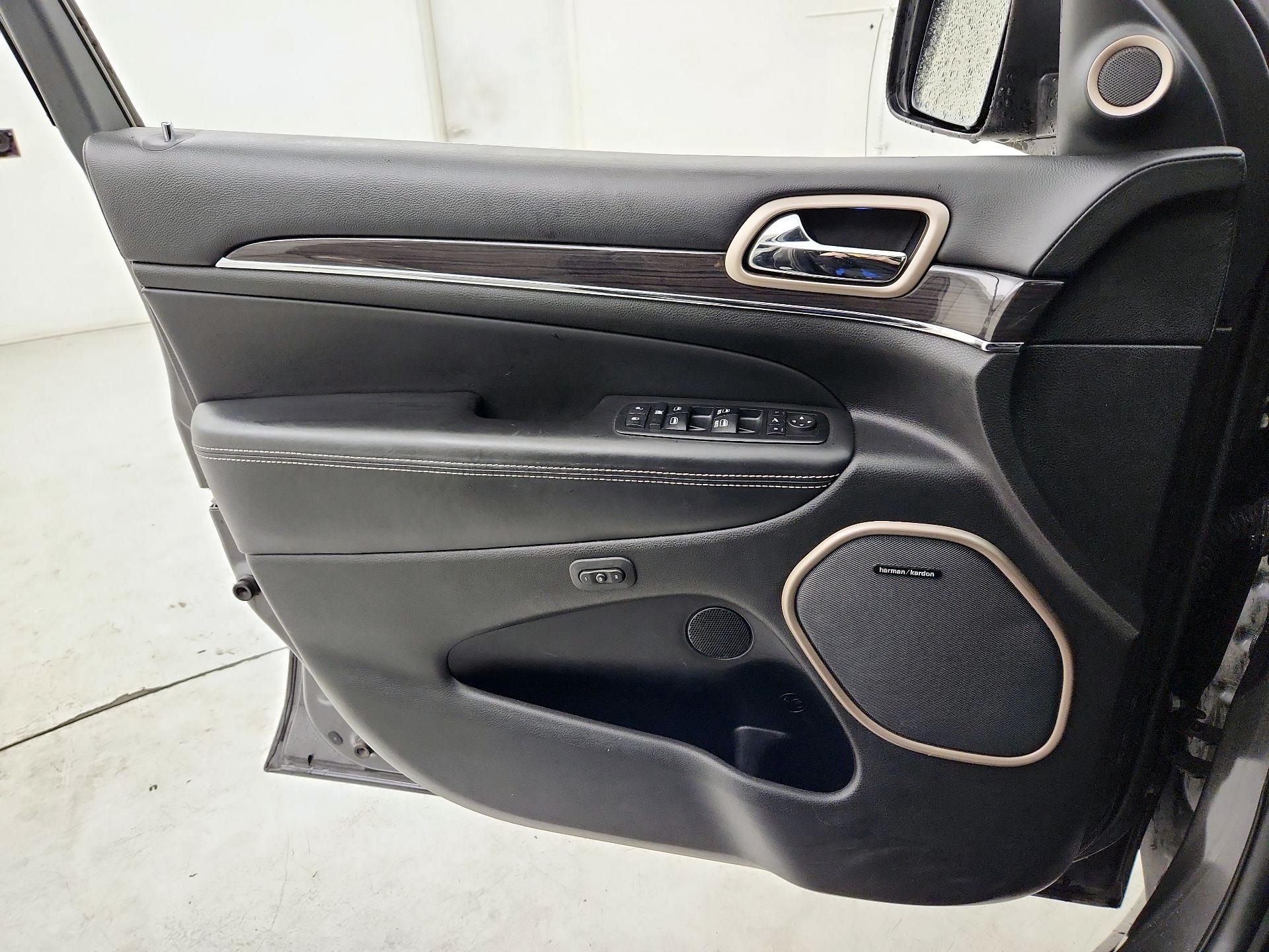 Thumbnail: 2017 Jeep Grand Cherokee - 12