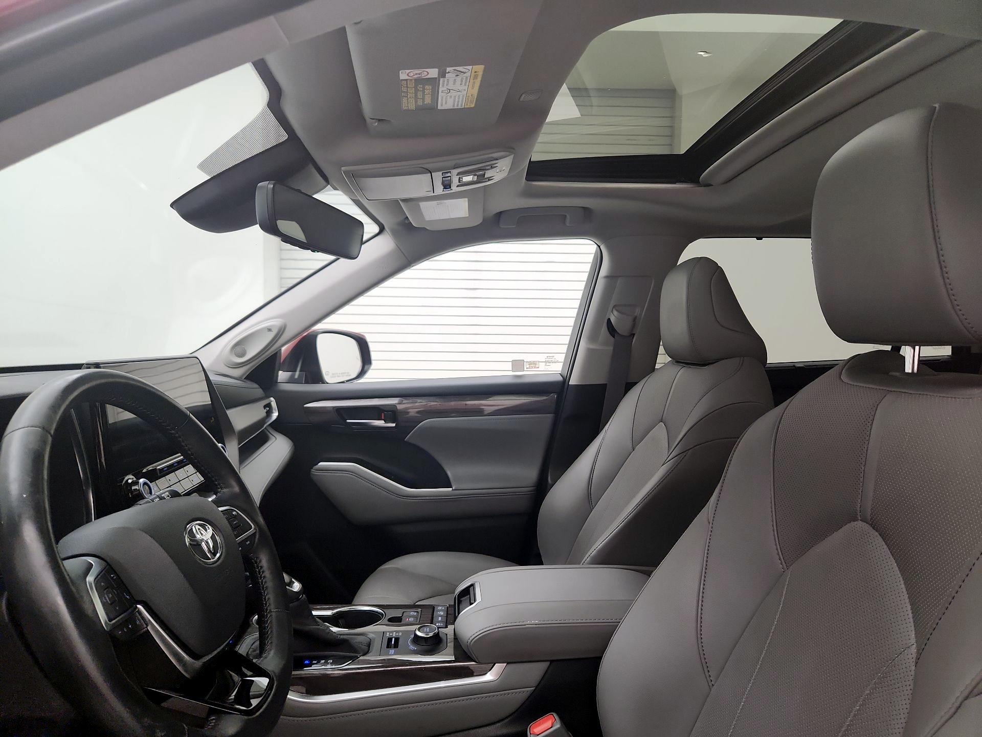 Thumbnail: 2020 Toyota Highlander - 20