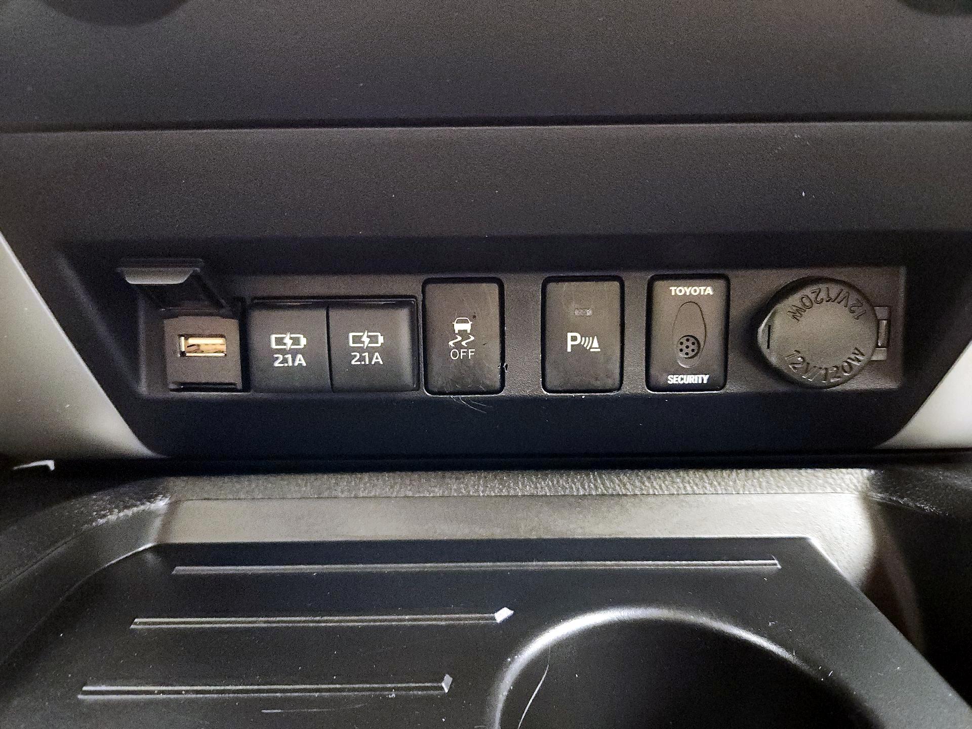 Thumbnail: 2021 Toyota Tundra - 19