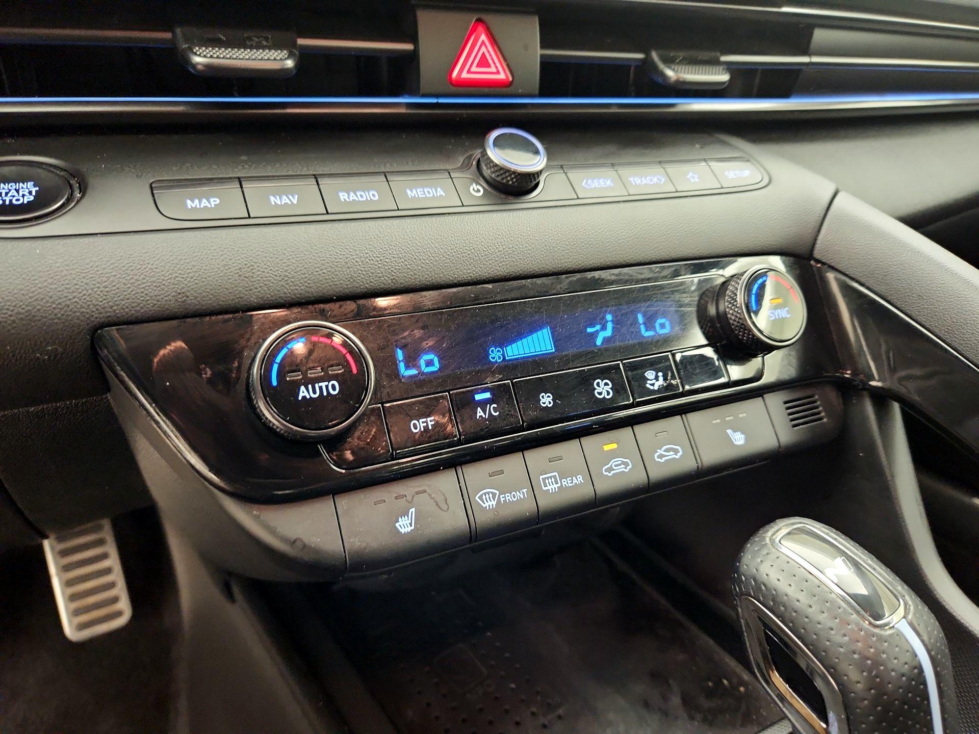 Thumbnail: 2022 Hyundai Elantra - 17