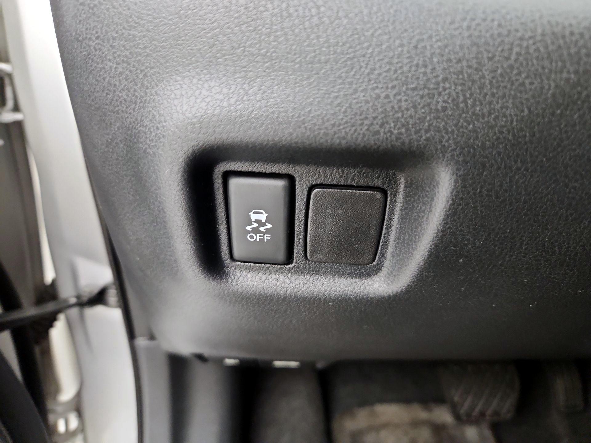 Thumbnail: 2014 Nissan Versa Note - 13