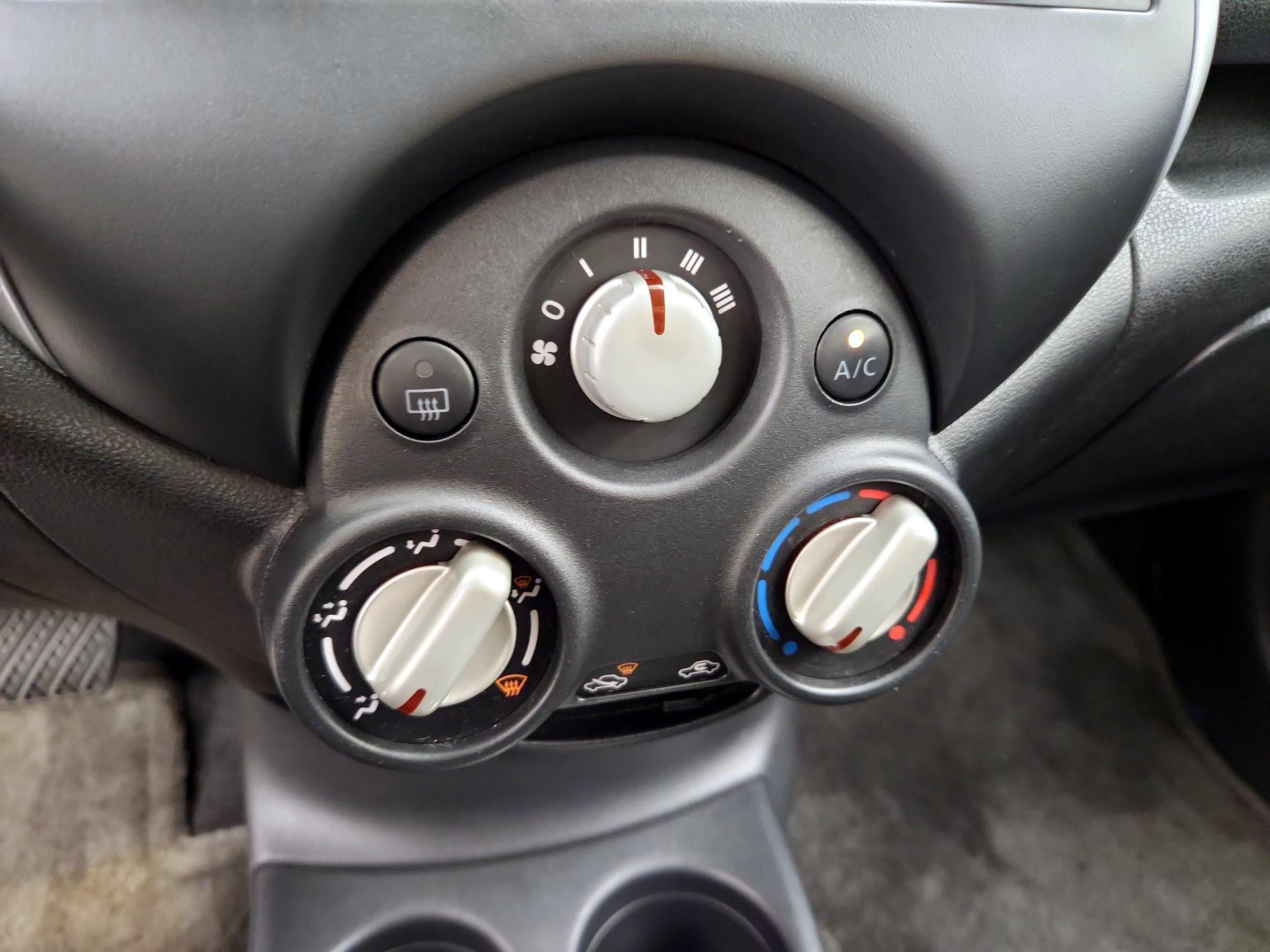Thumbnail: 2014 Nissan Versa Note - 16