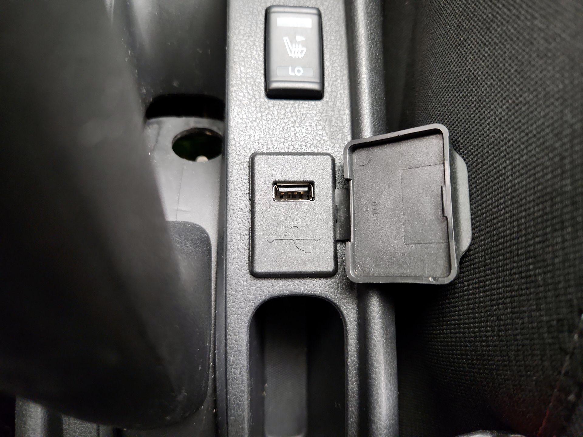 Thumbnail: 2014 Nissan Versa Note - 18