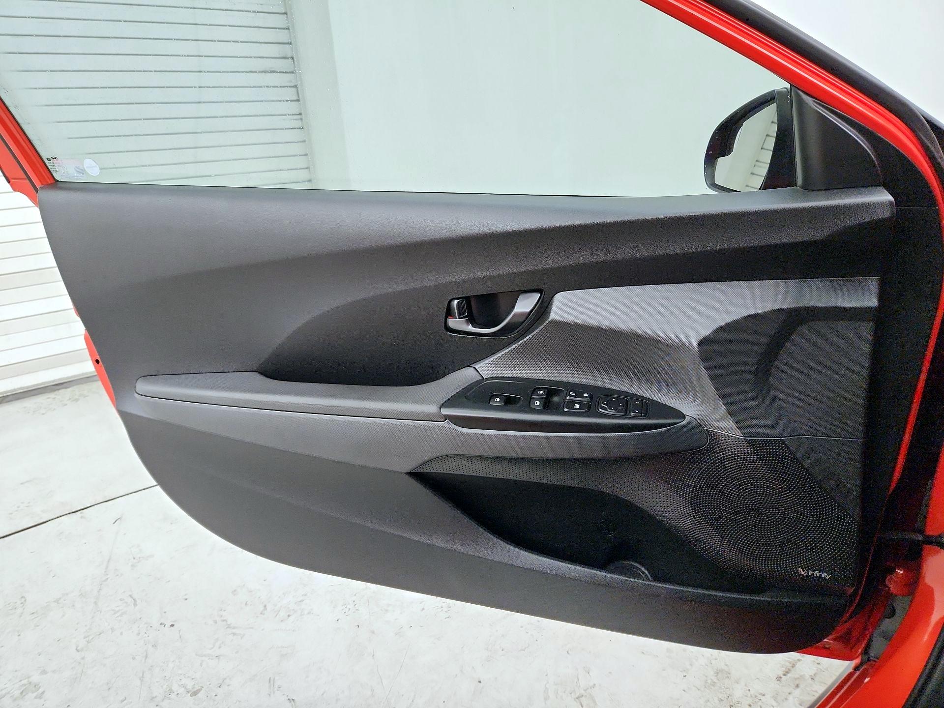 Thumbnail: 2019 Hyundai Veloster - 12
