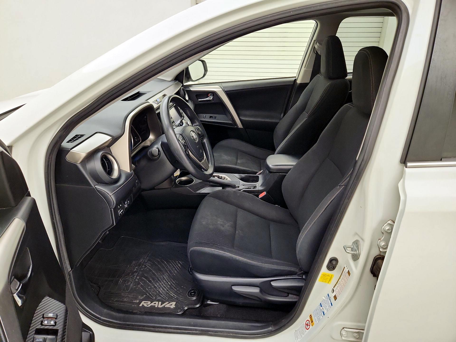Thumbnail: 2015 Toyota RAV4 - 11