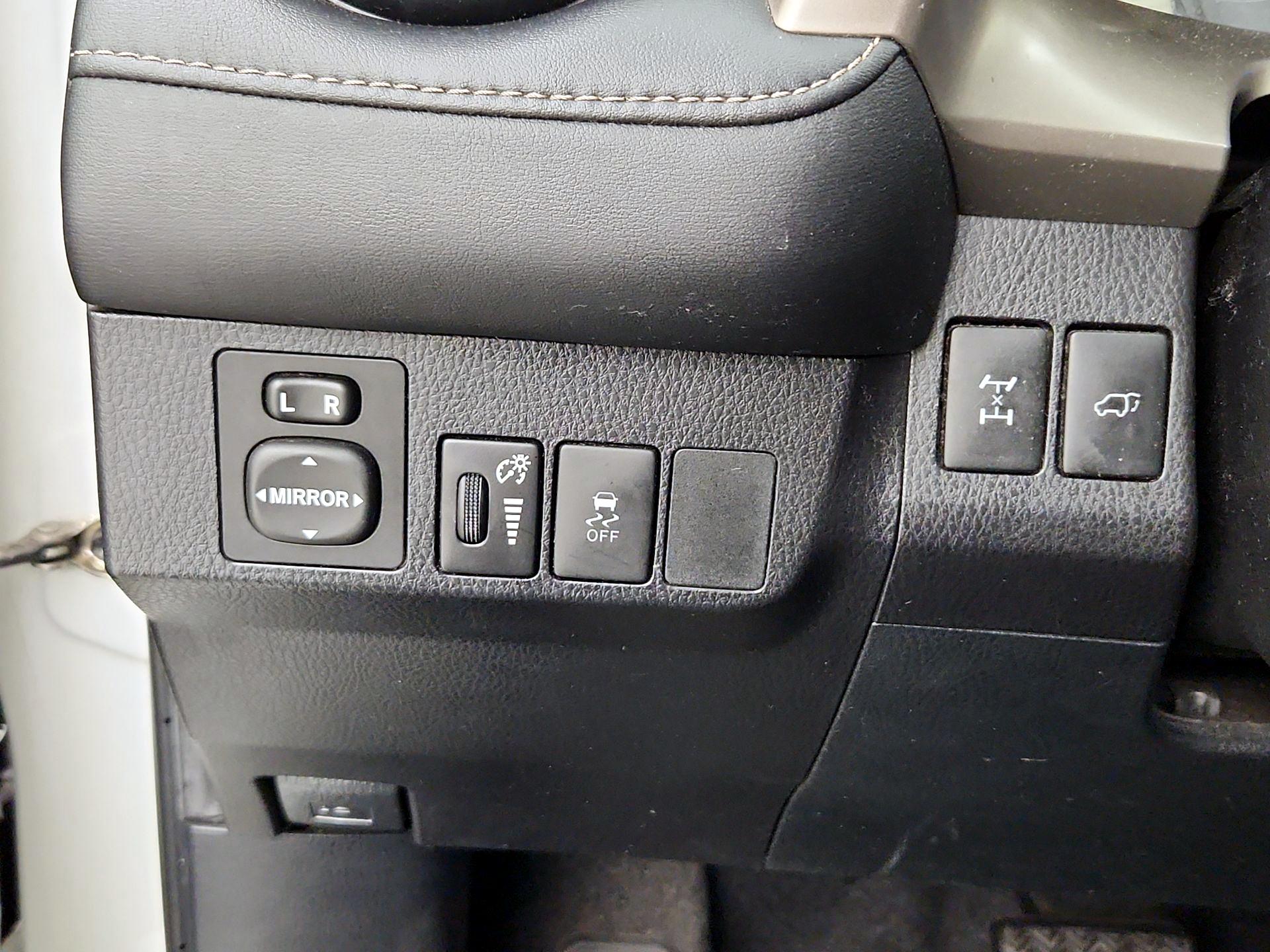 Thumbnail: 2015 Toyota RAV4 - 13