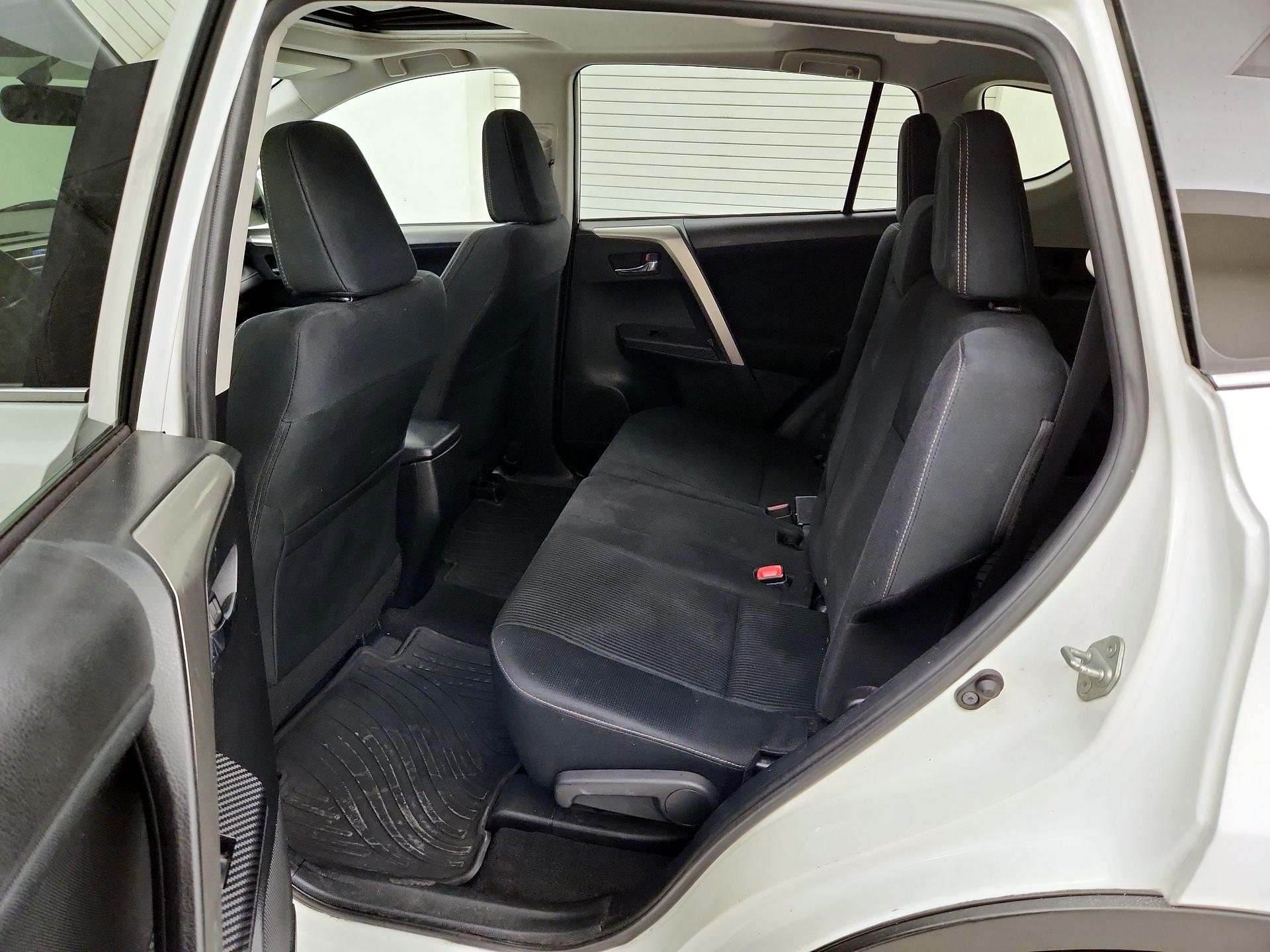 Thumbnail: 2015 Toyota RAV4 - 20