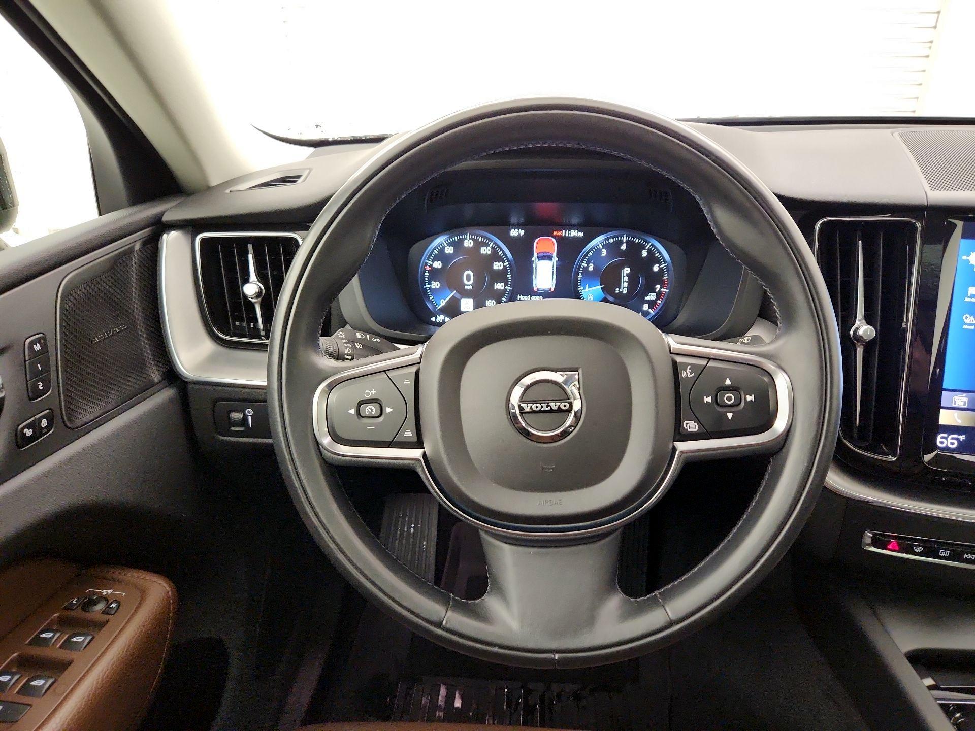 Thumbnail: 2019 Volvo XC60 - 10