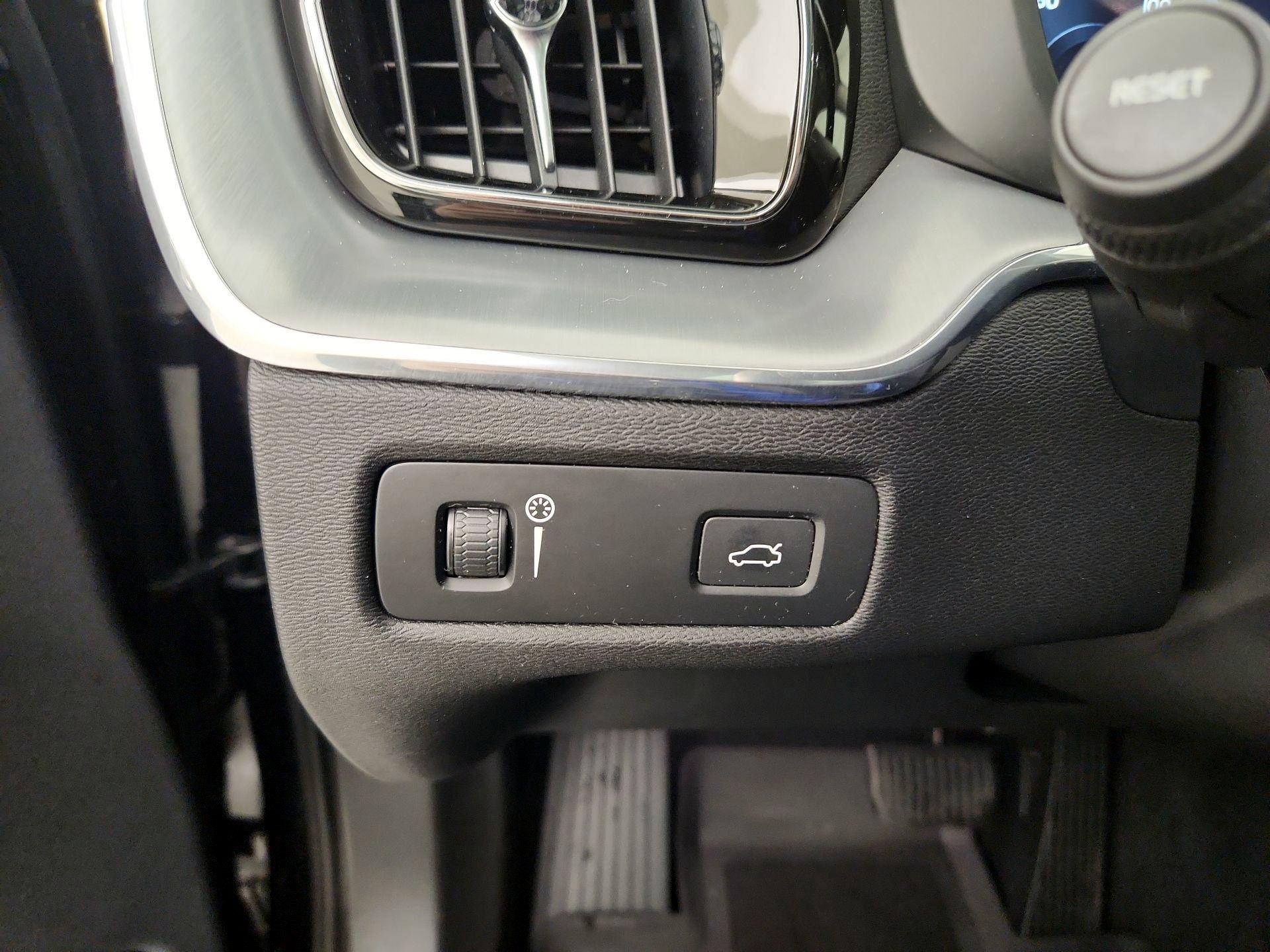 Thumbnail: 2019 Volvo XC60 - 13