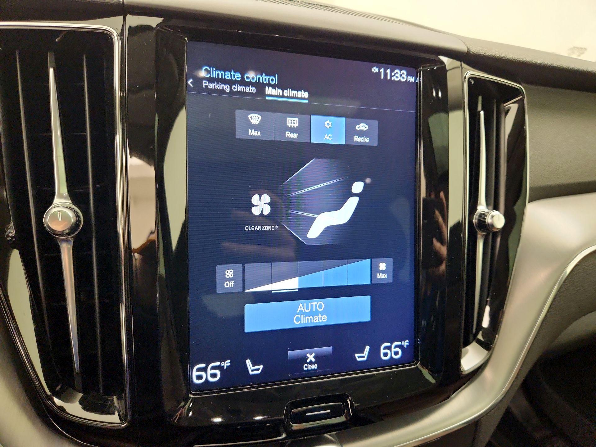 Thumbnail: 2019 Volvo XC60 - 17