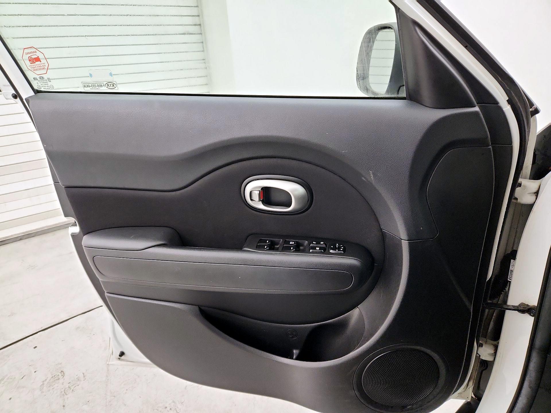 Thumbnail: 2015 Kia Soul - 12