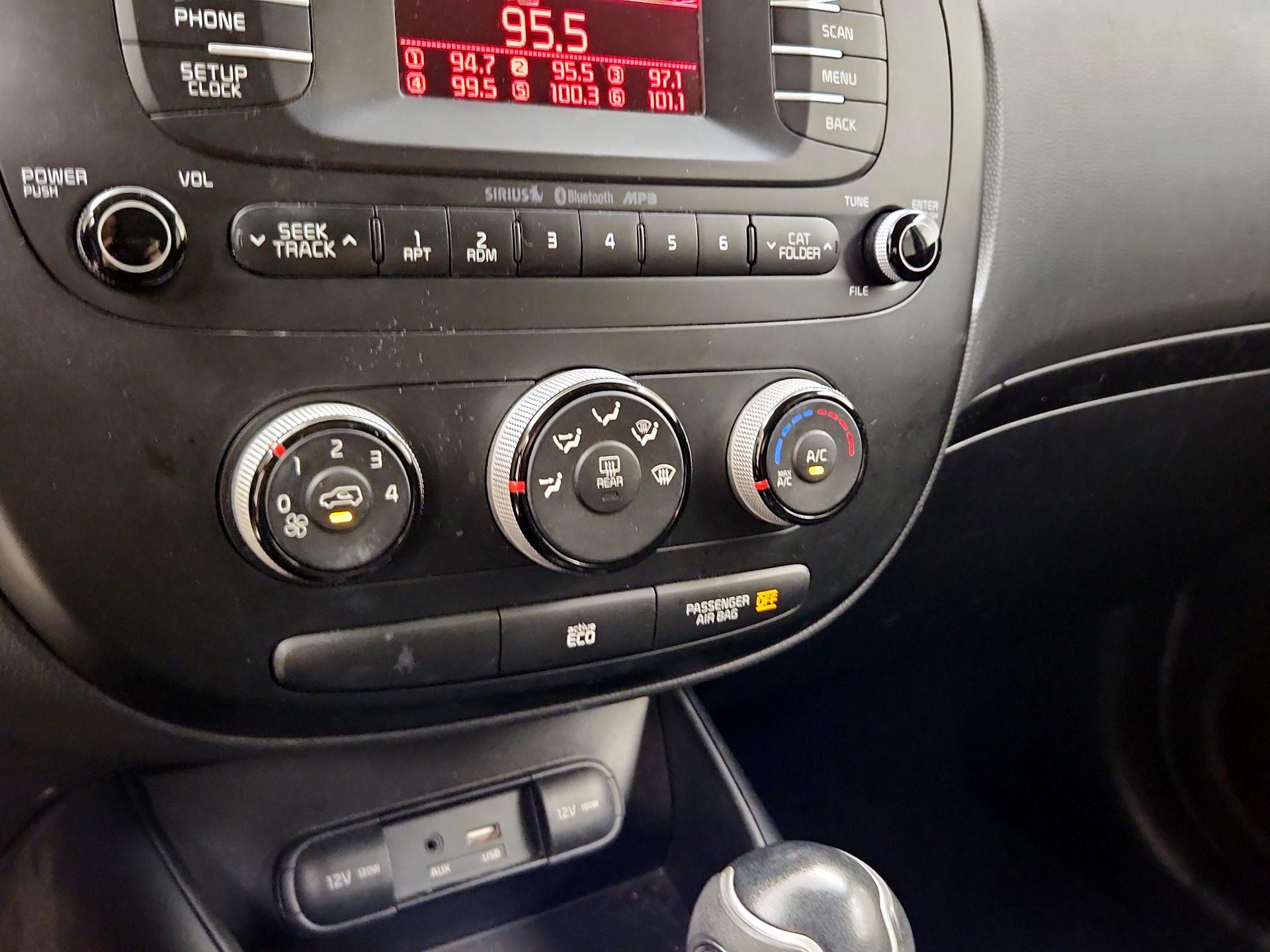 Thumbnail: 2015 Kia Soul - 15