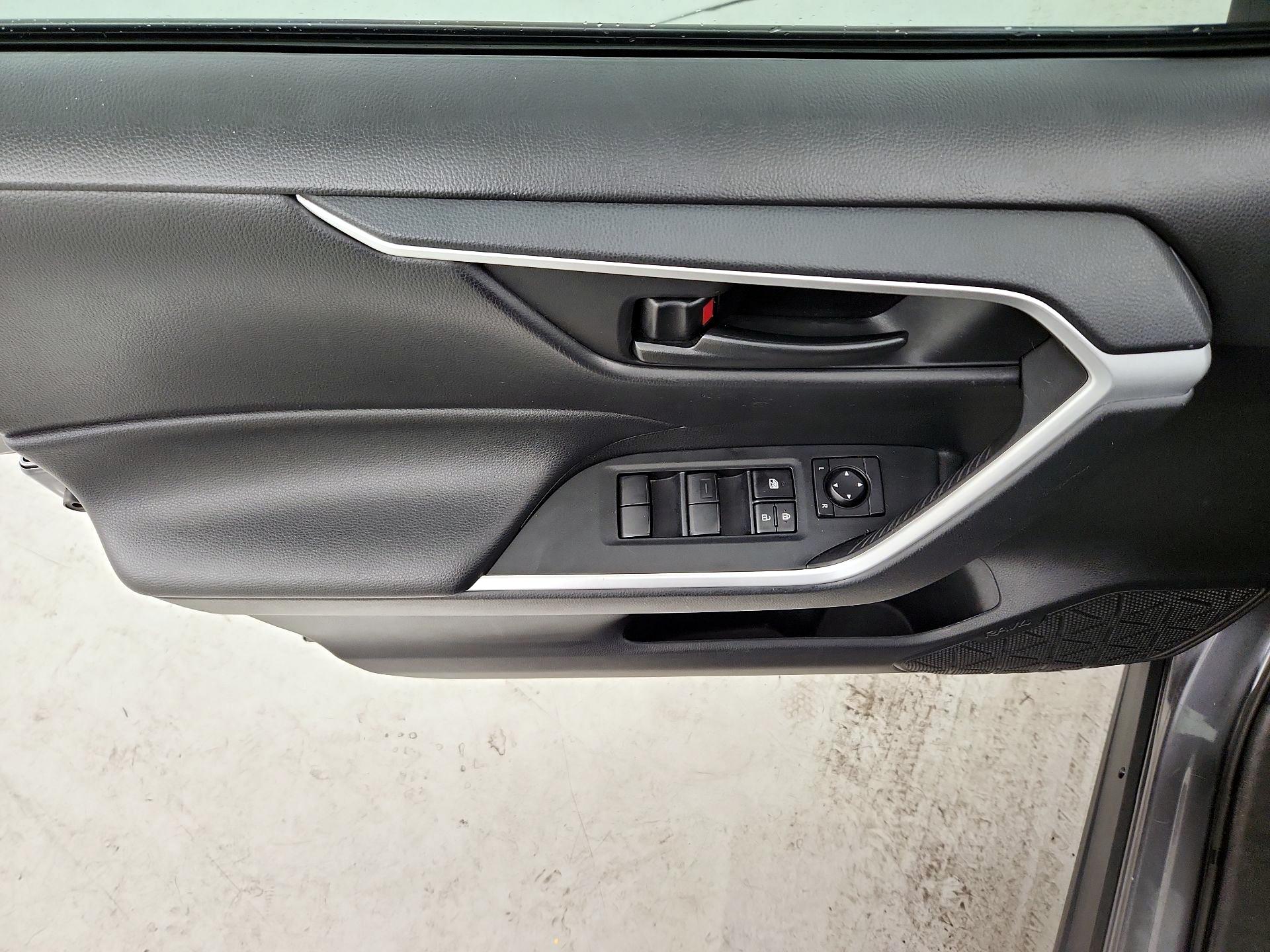 Thumbnail: 2021 Toyota RAV4 - 12