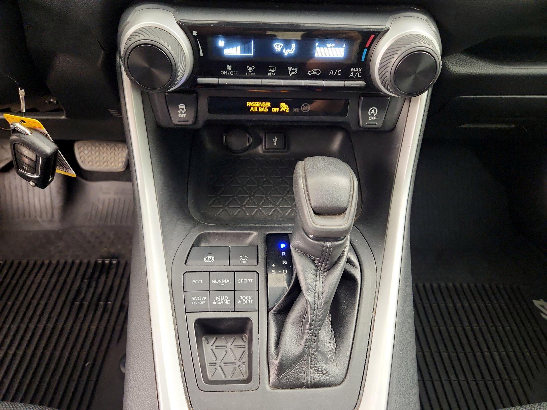Thumbnail: 2021 Toyota RAV4 - 18