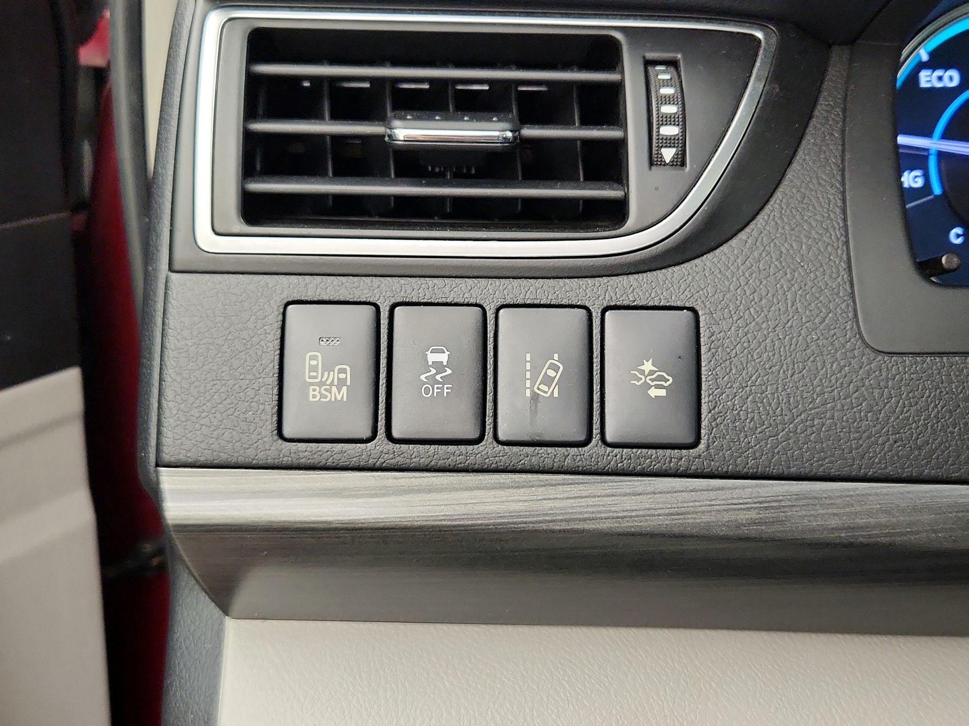 Thumbnail: 2015 Toyota Camry - 13