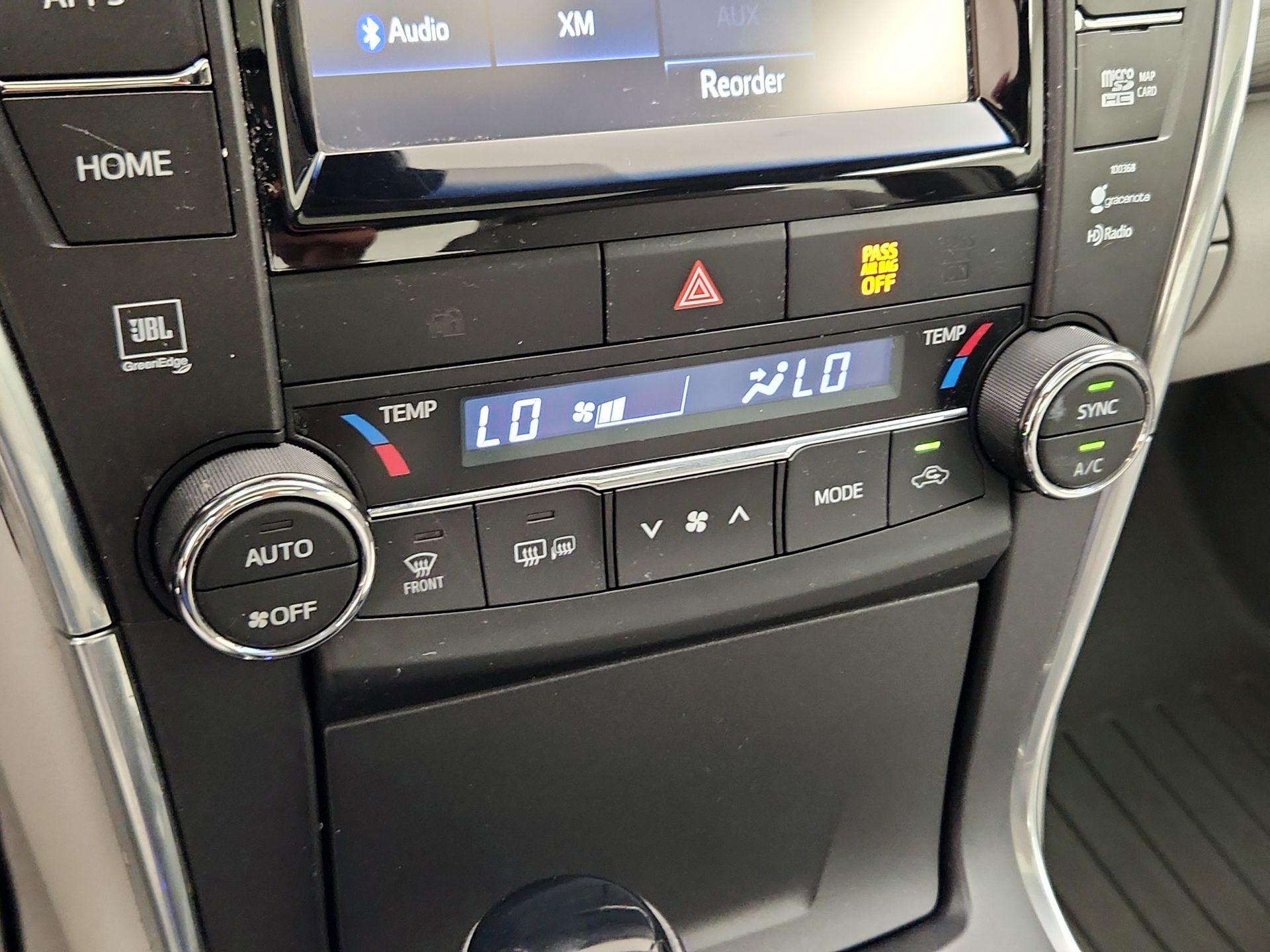 Thumbnail: 2015 Toyota Camry - 17