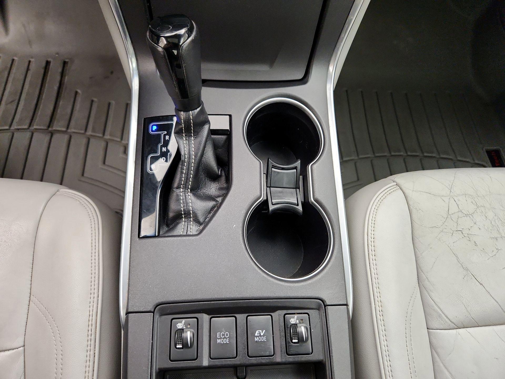 Thumbnail: 2015 Toyota Camry - 18