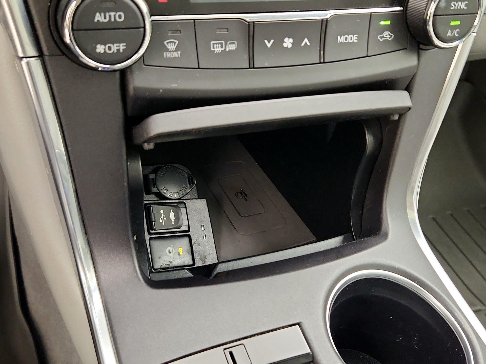 Thumbnail: 2015 Toyota Camry - 19