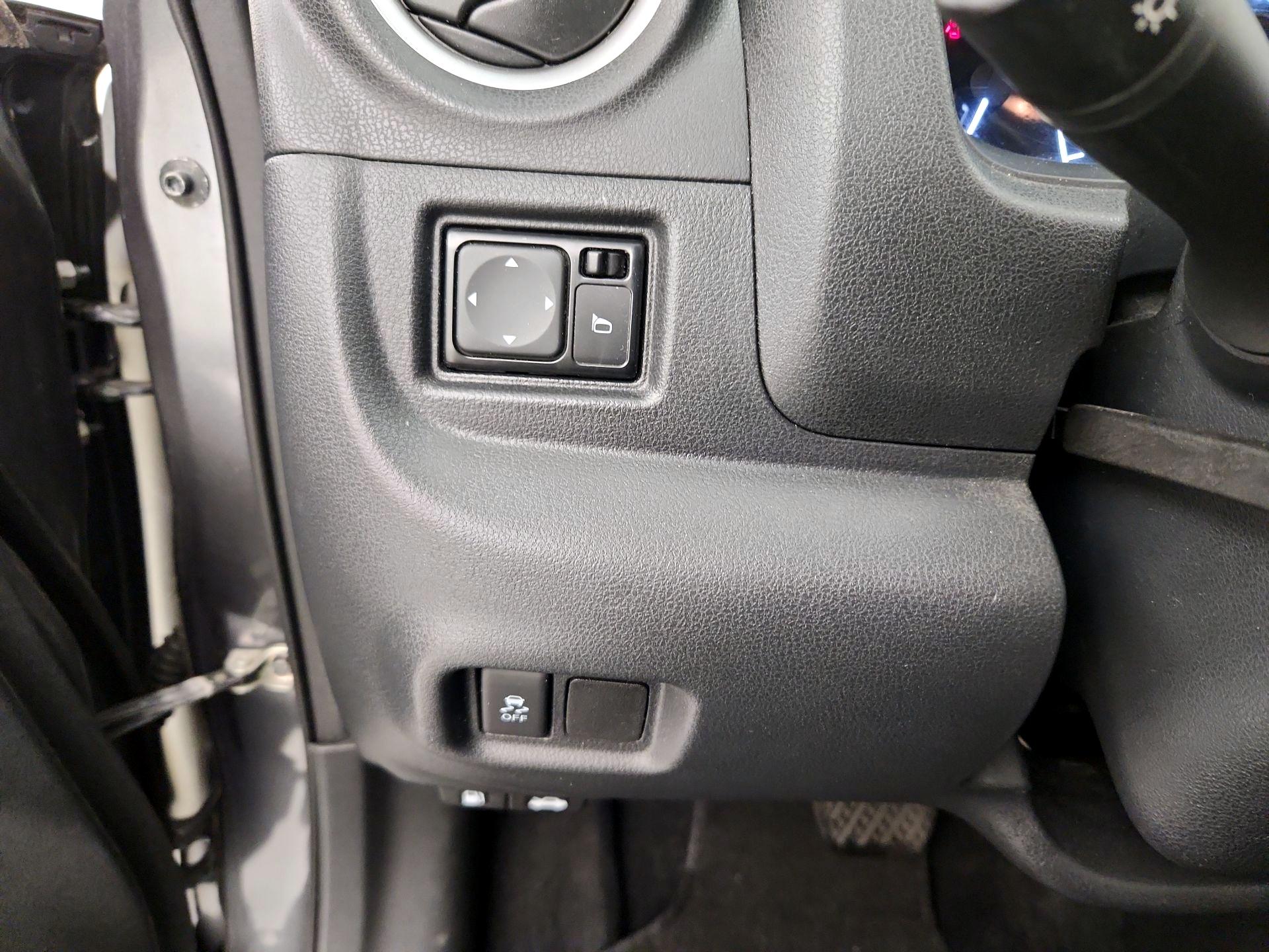 Thumbnail: 2017 Nissan Versa Note - 13